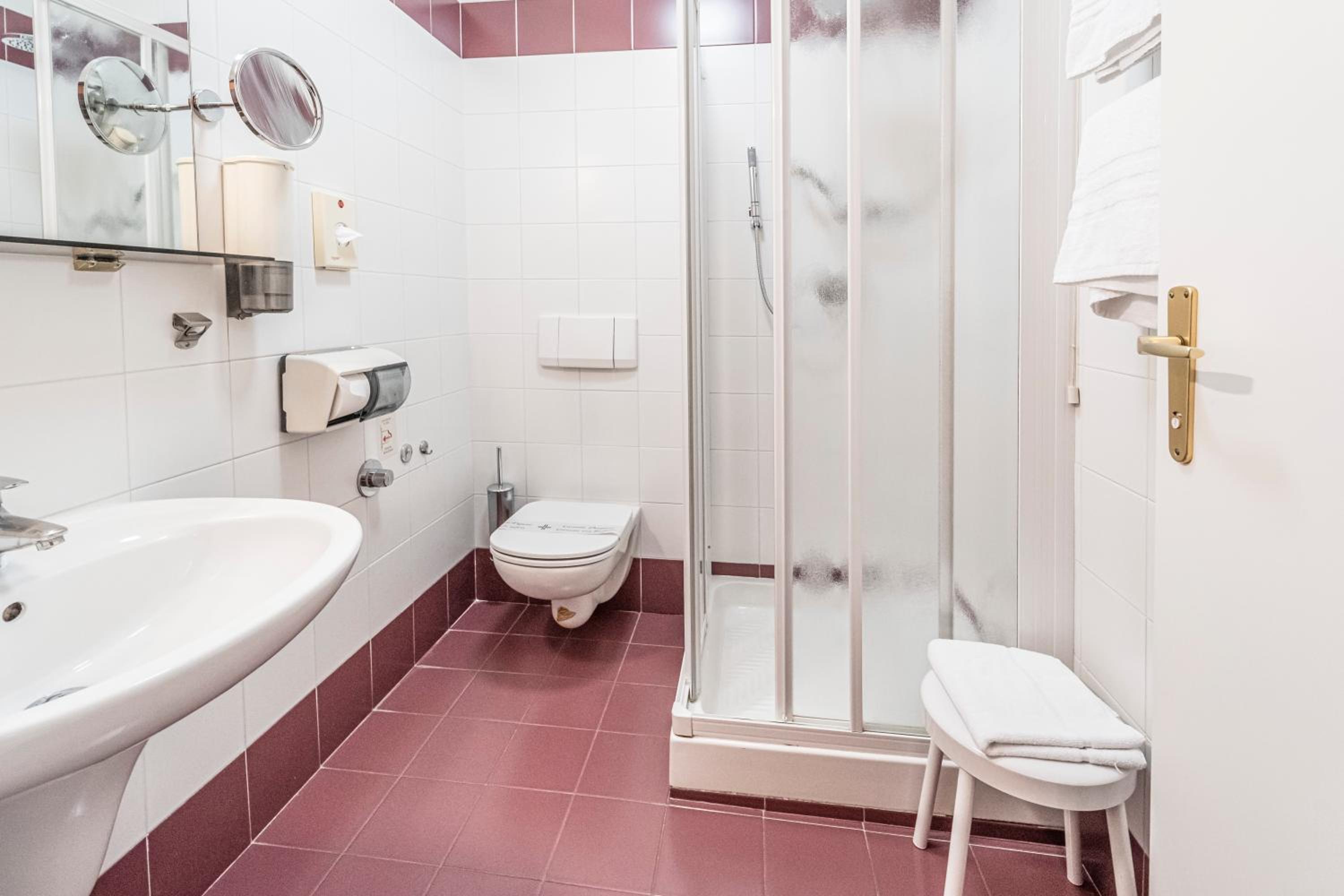 Standard Triple Room - Photo 23