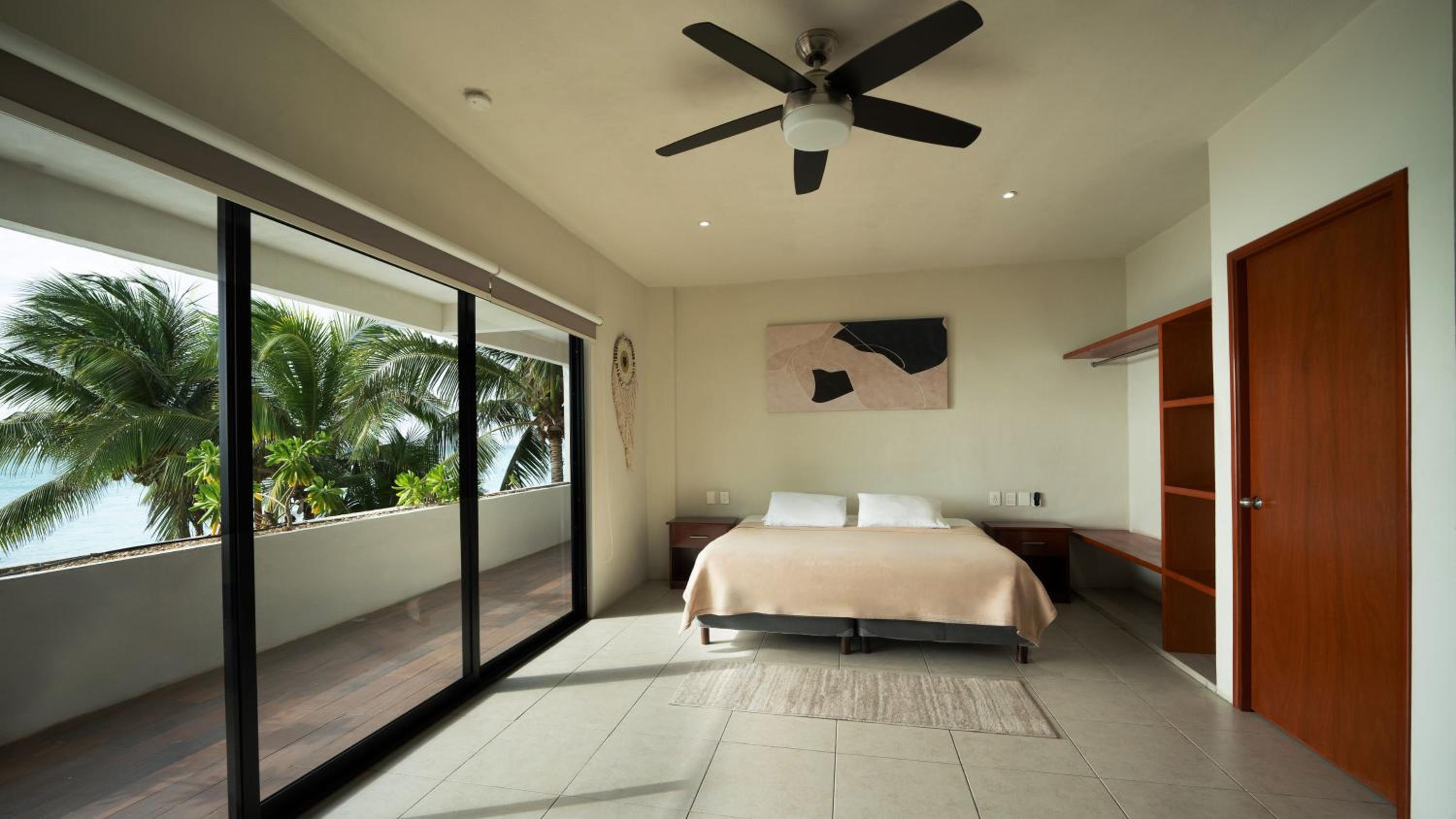 King Room with Sea View - Photo 10