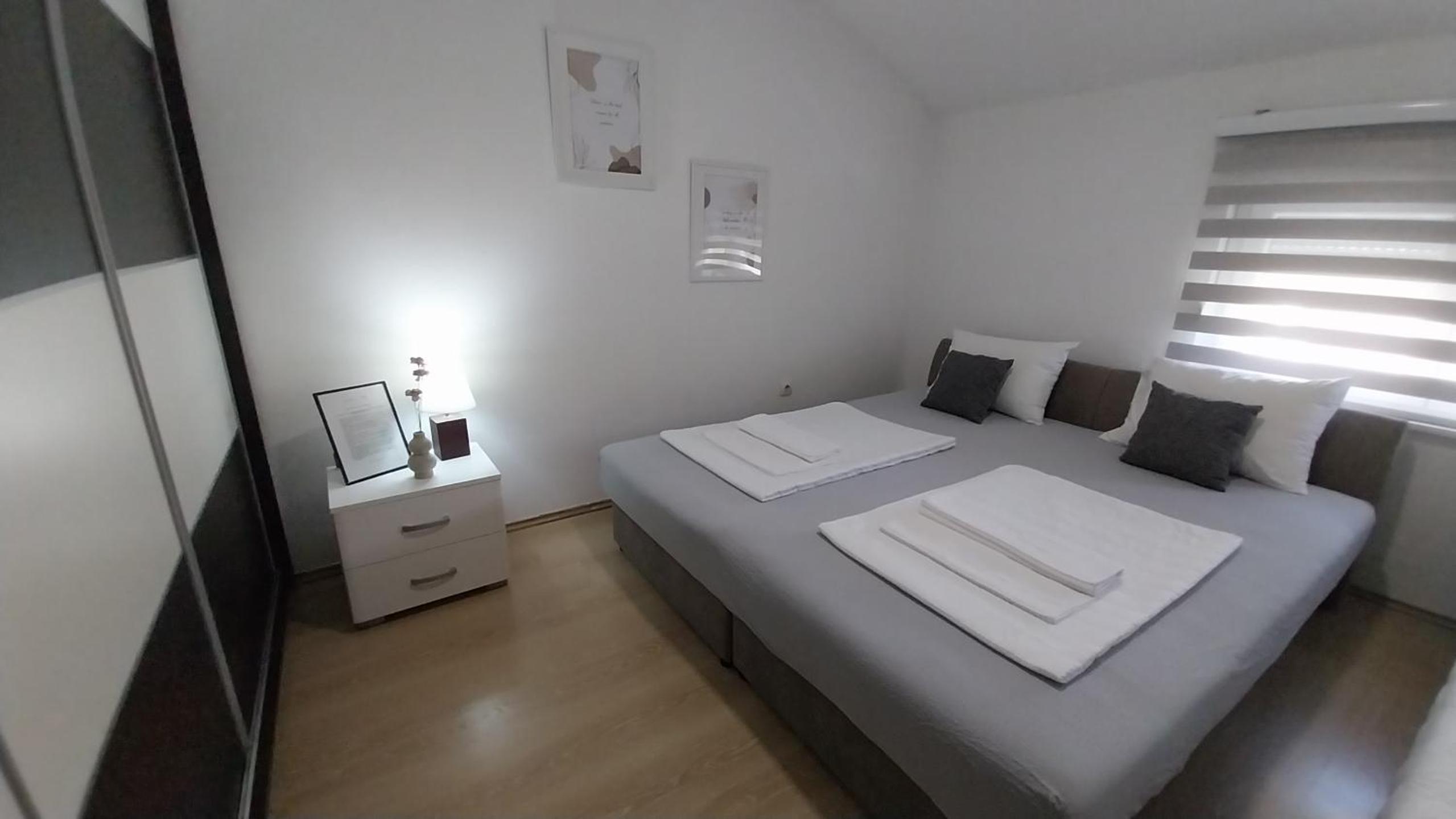 One-Bedroom Apartment photo 1