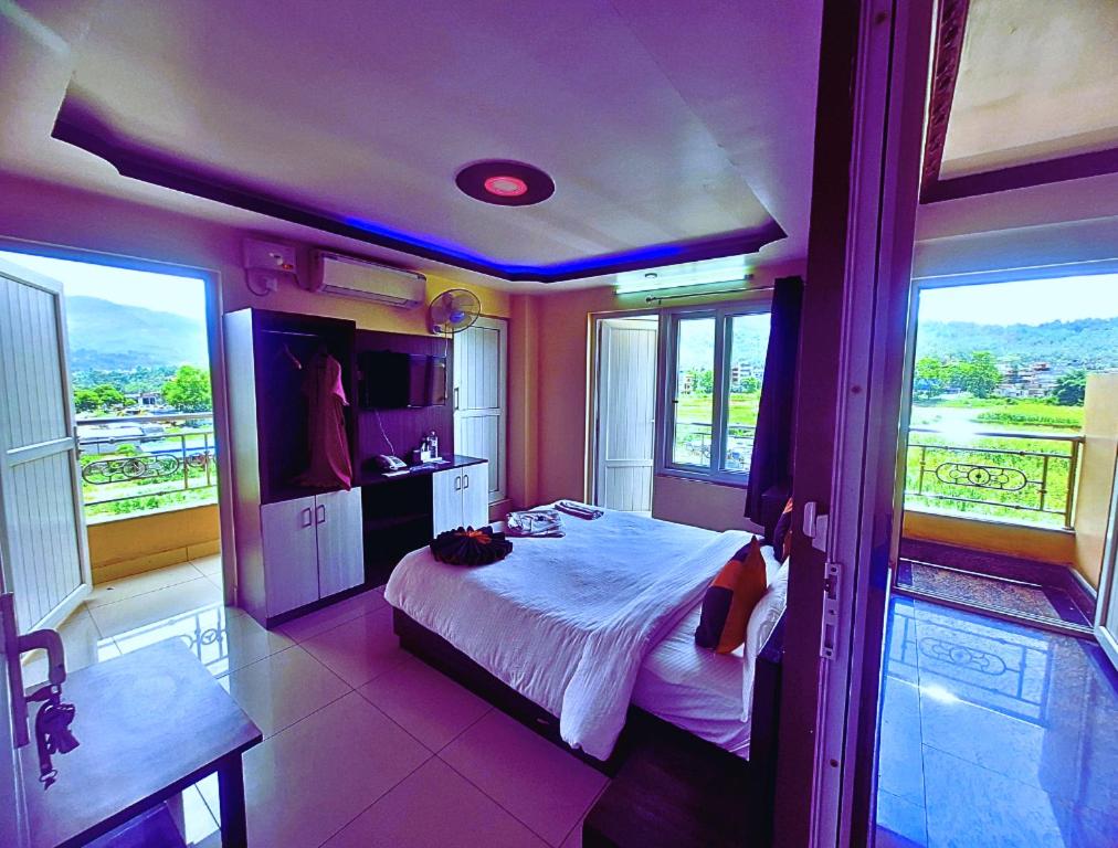 Deluxe King Room photo 3