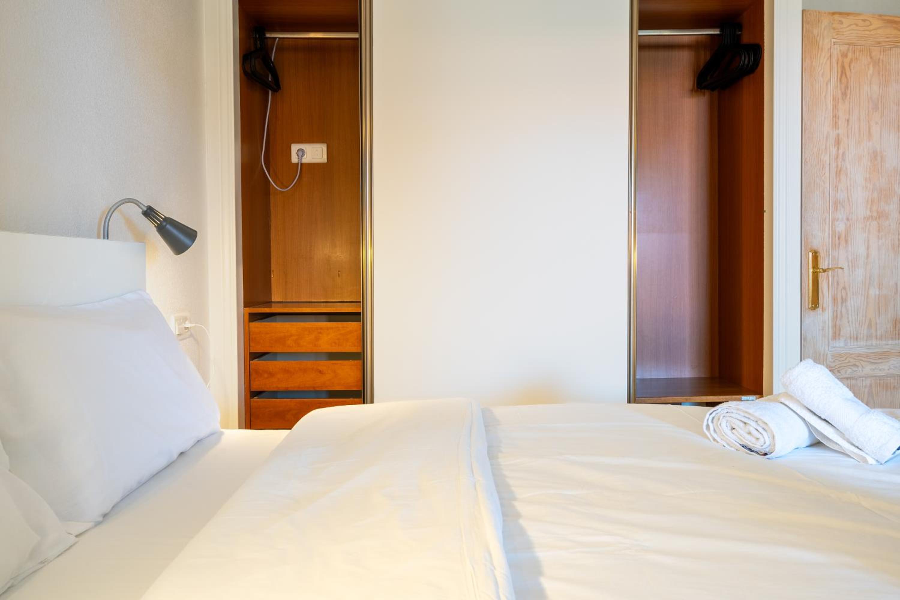 Apartamento de dos habitaciones con terraza y vista al mar