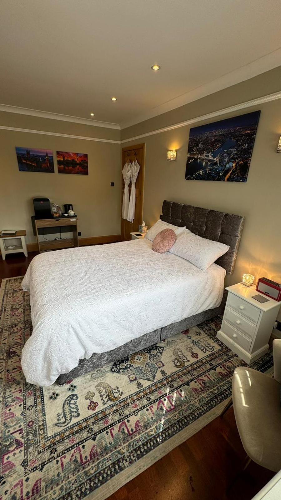 Double Room With Private Bathroom photo 3