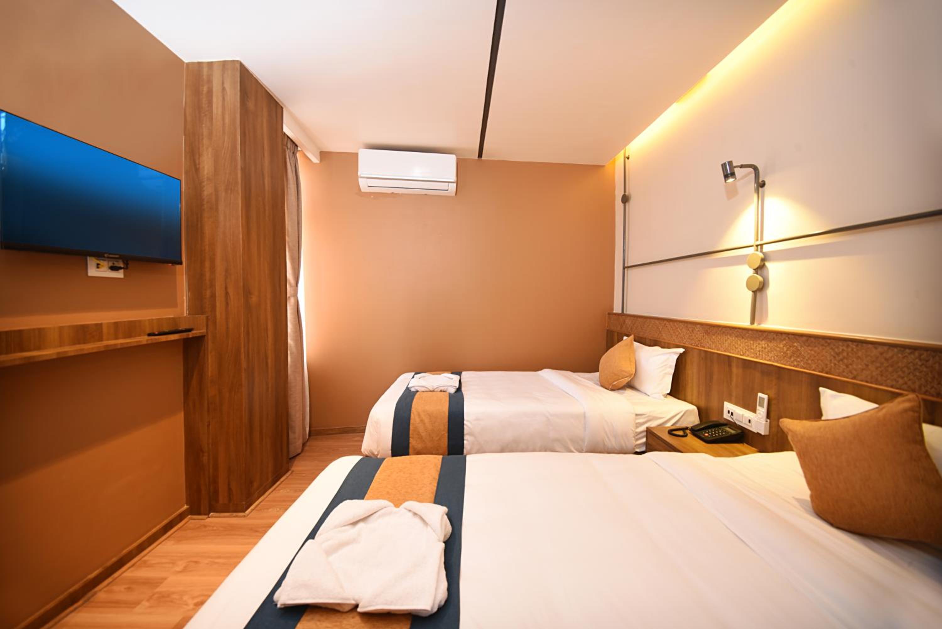 Deluxe Twin Room - Photo 16