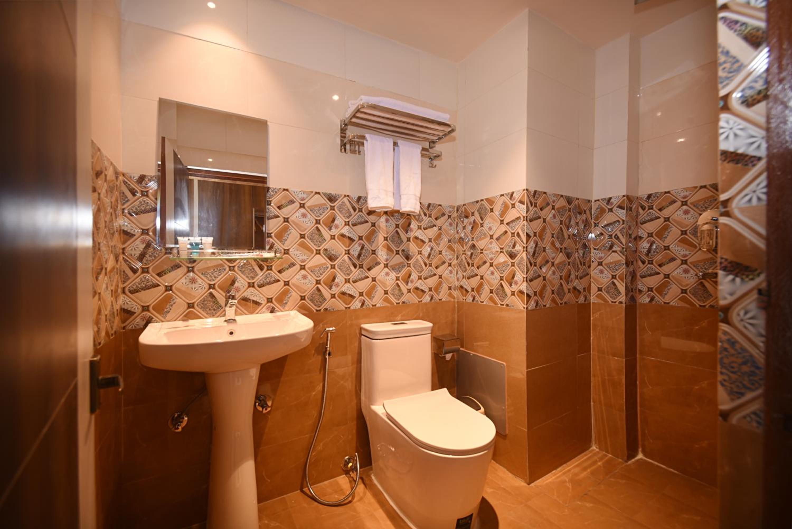 Deluxe Double Room - Photo 5