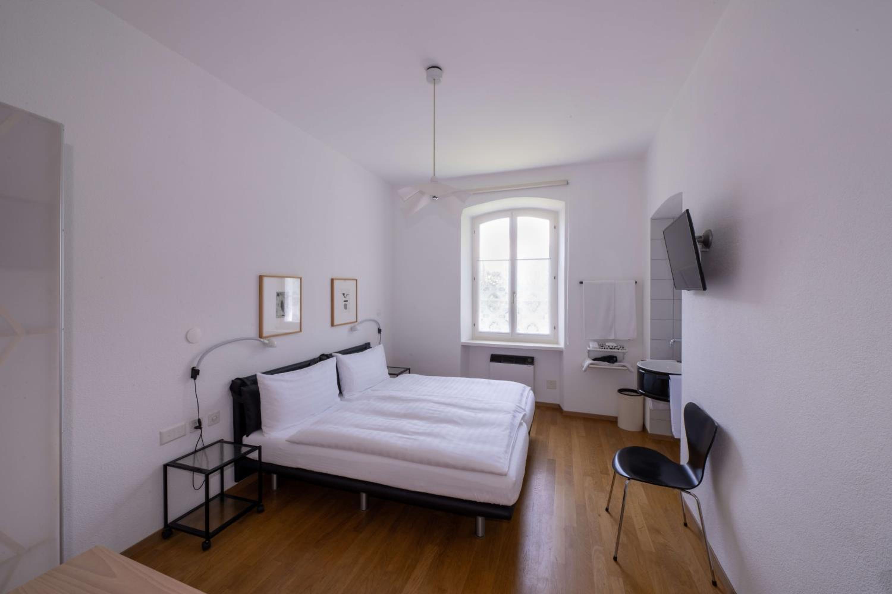 Double Room with Shared Bathroom photo 1