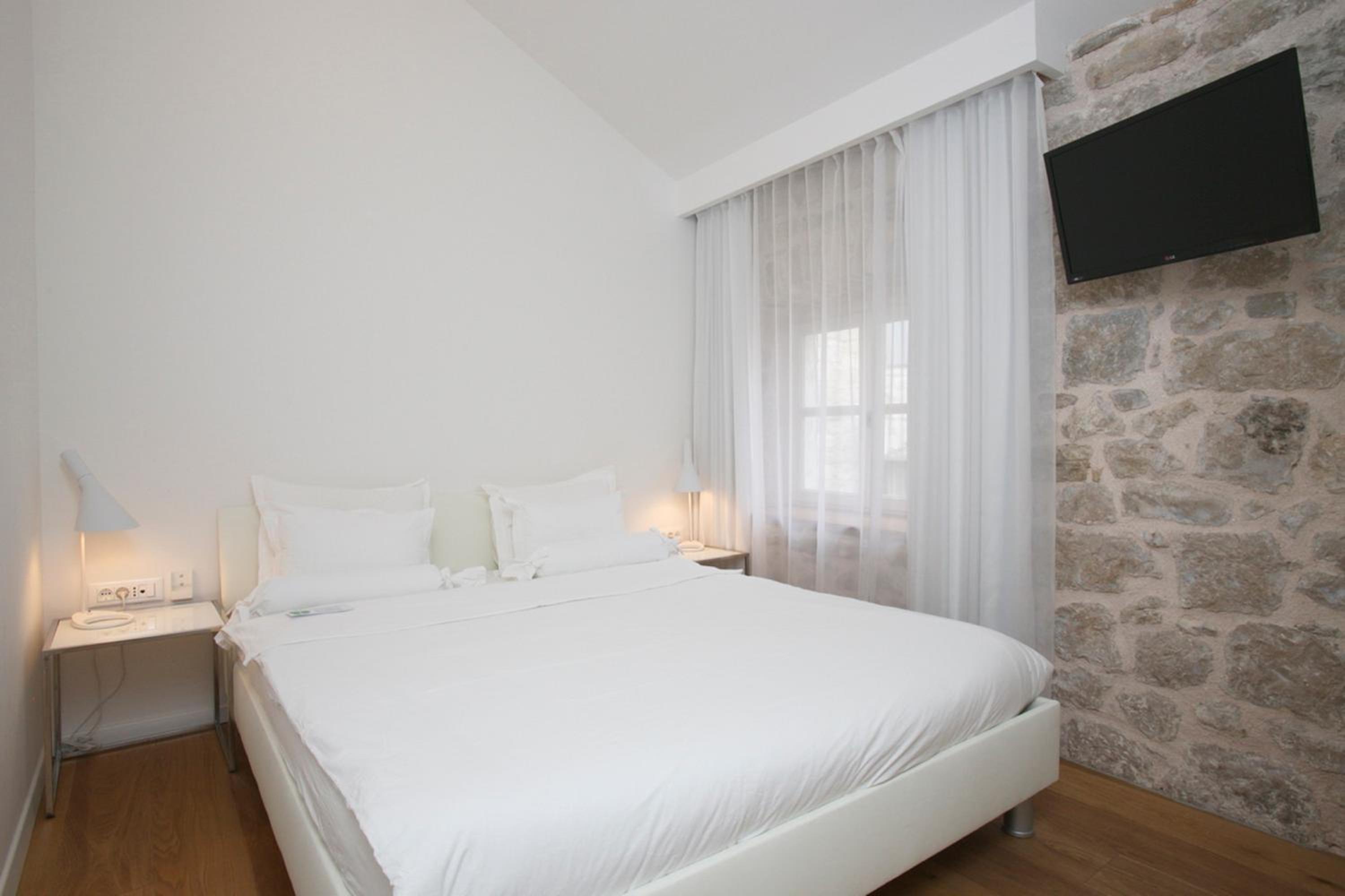 Deluxe Three-Bedroom Villa with Terrace and Spa Bath - Radmilovica Street 19 photo 2