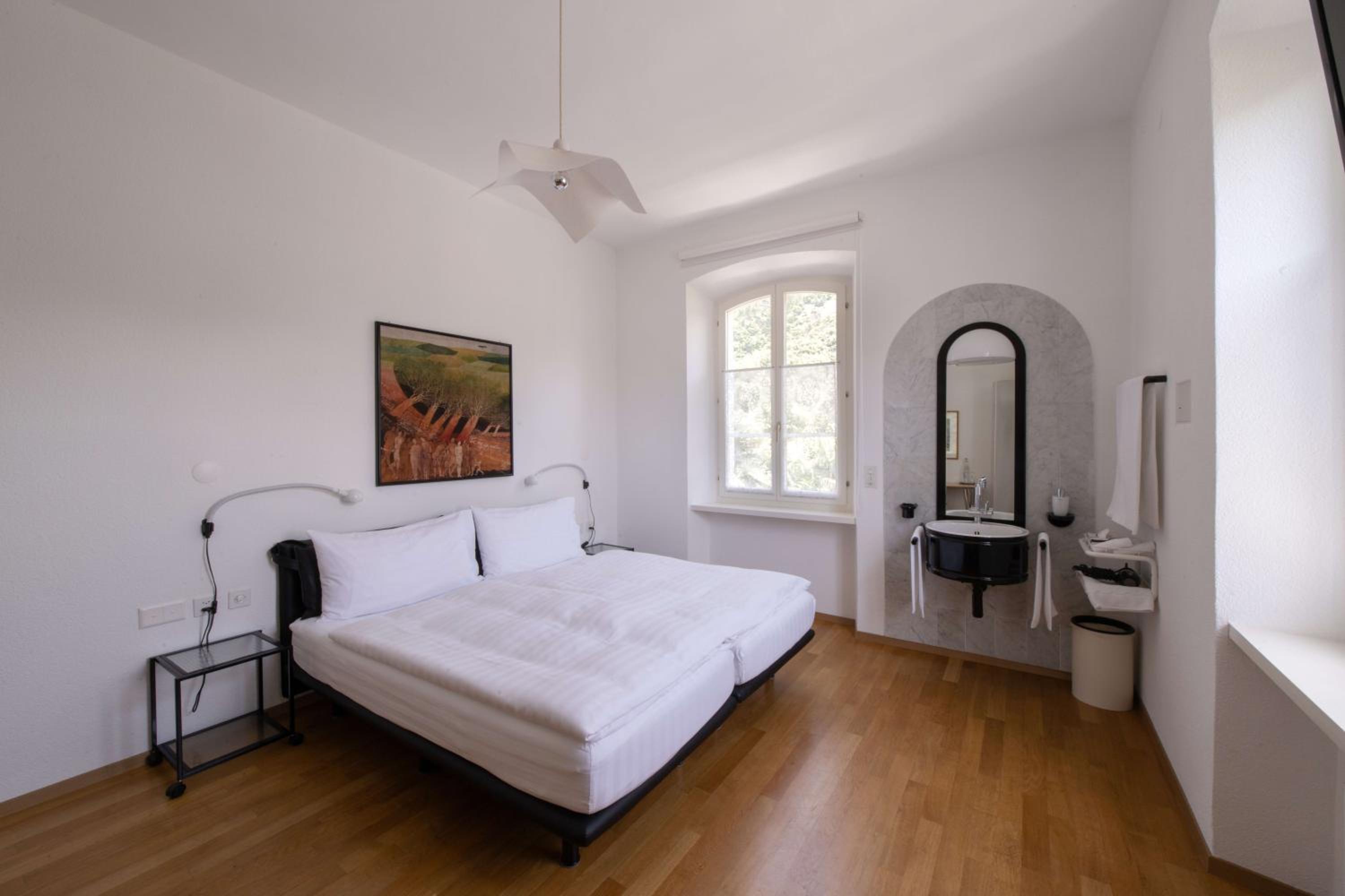Double or Twin Room with Shared Bathroom photo 2