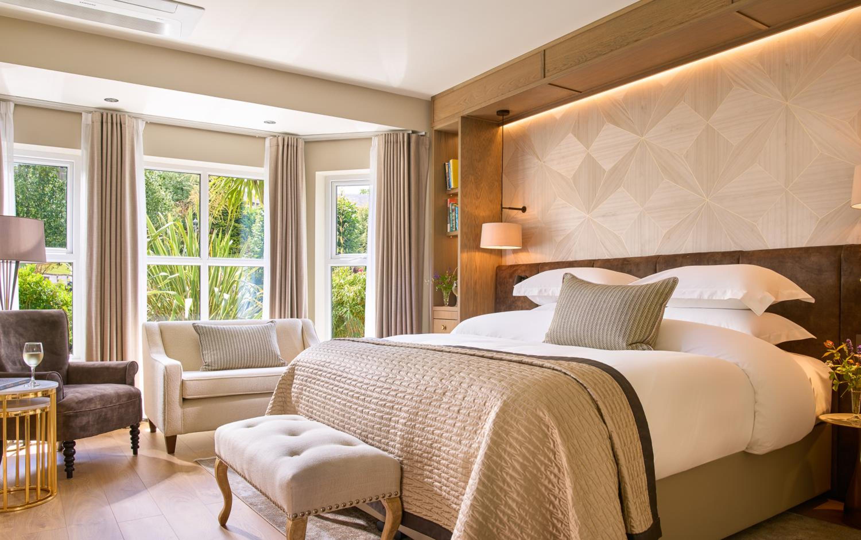 Luxury King Room photo 2