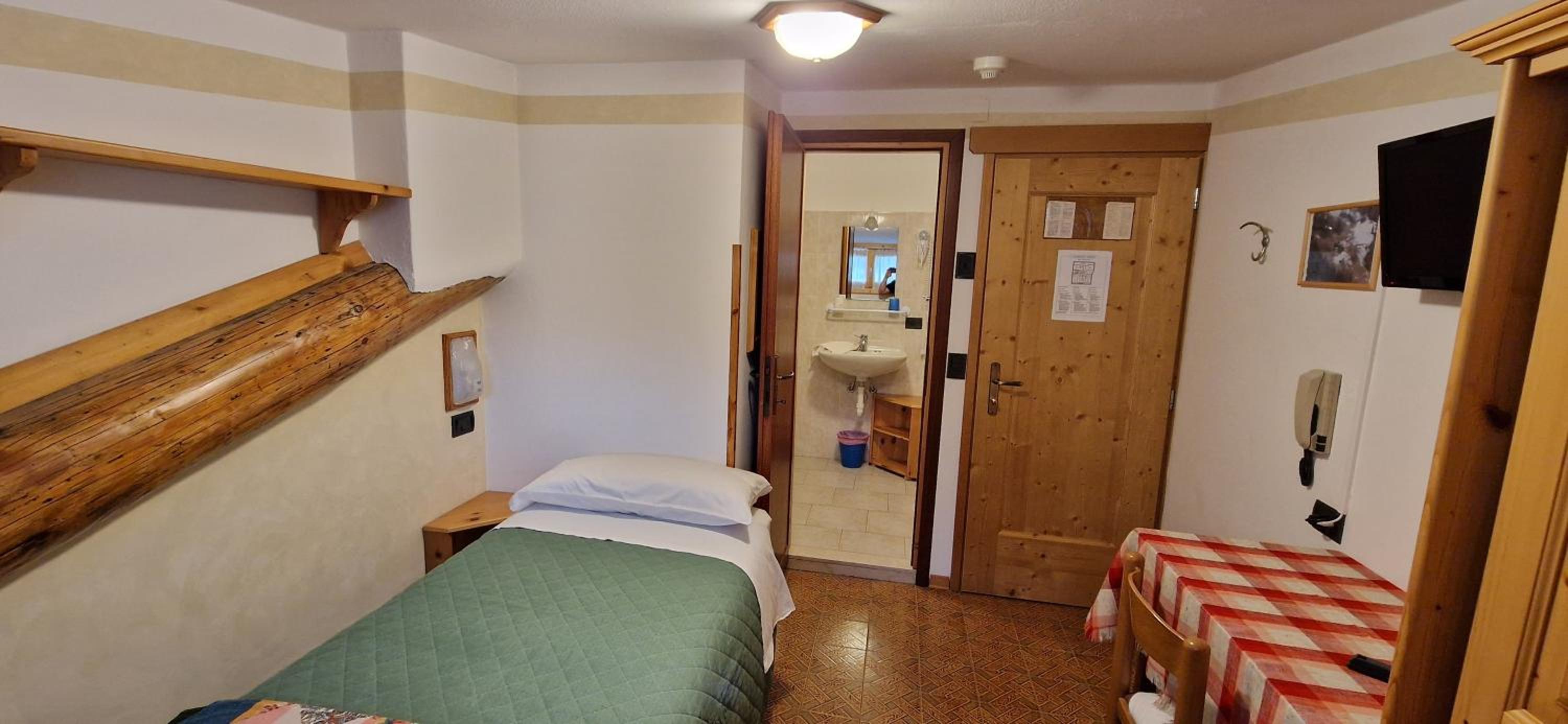 Single Room photo 3