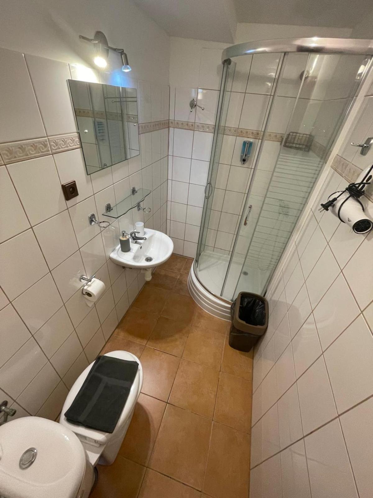 Triple Room with Bathroom - Photo 2