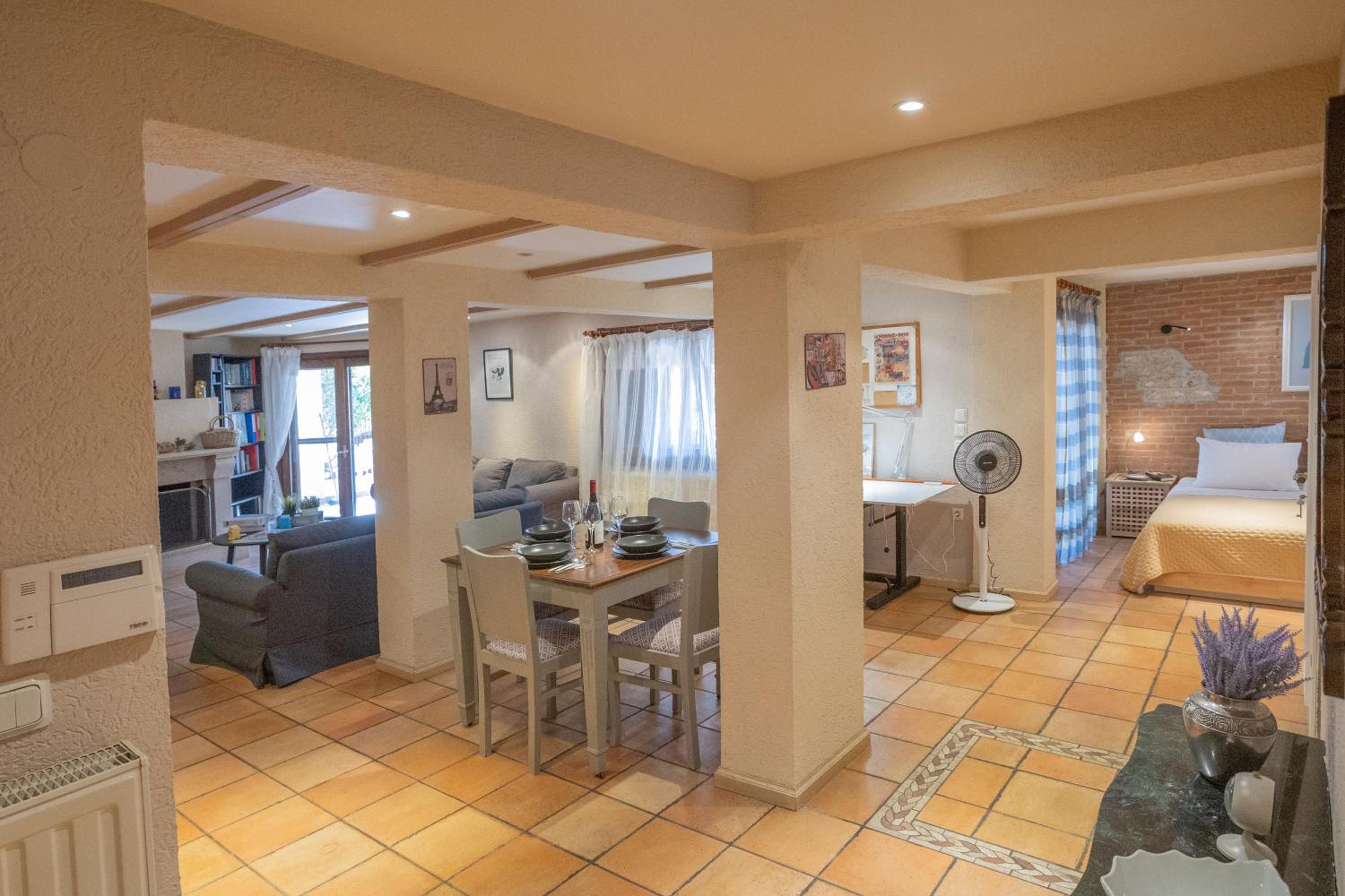 Studio Apartment with One Double Bed