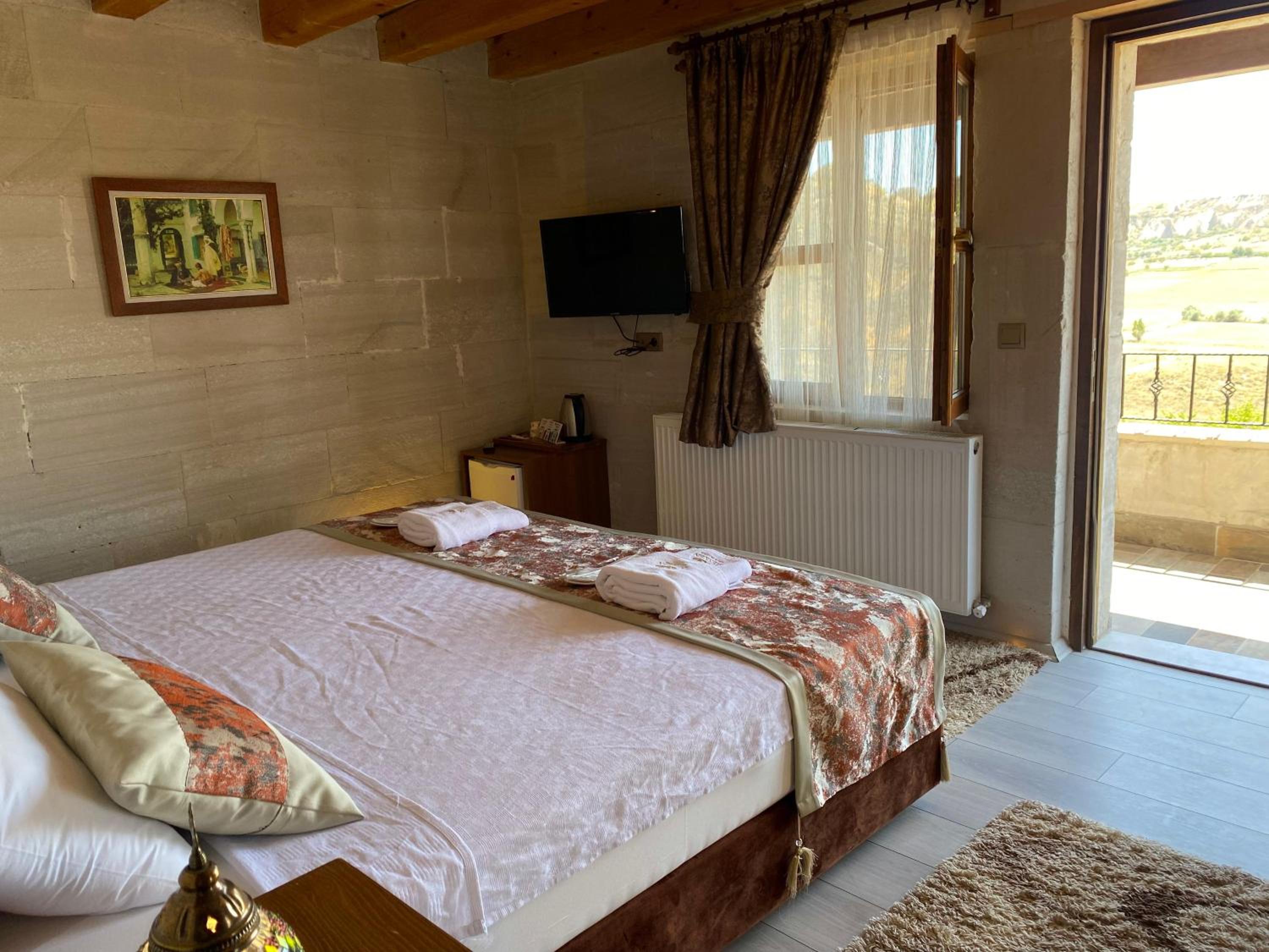Double Room with Balcony - Photo 1