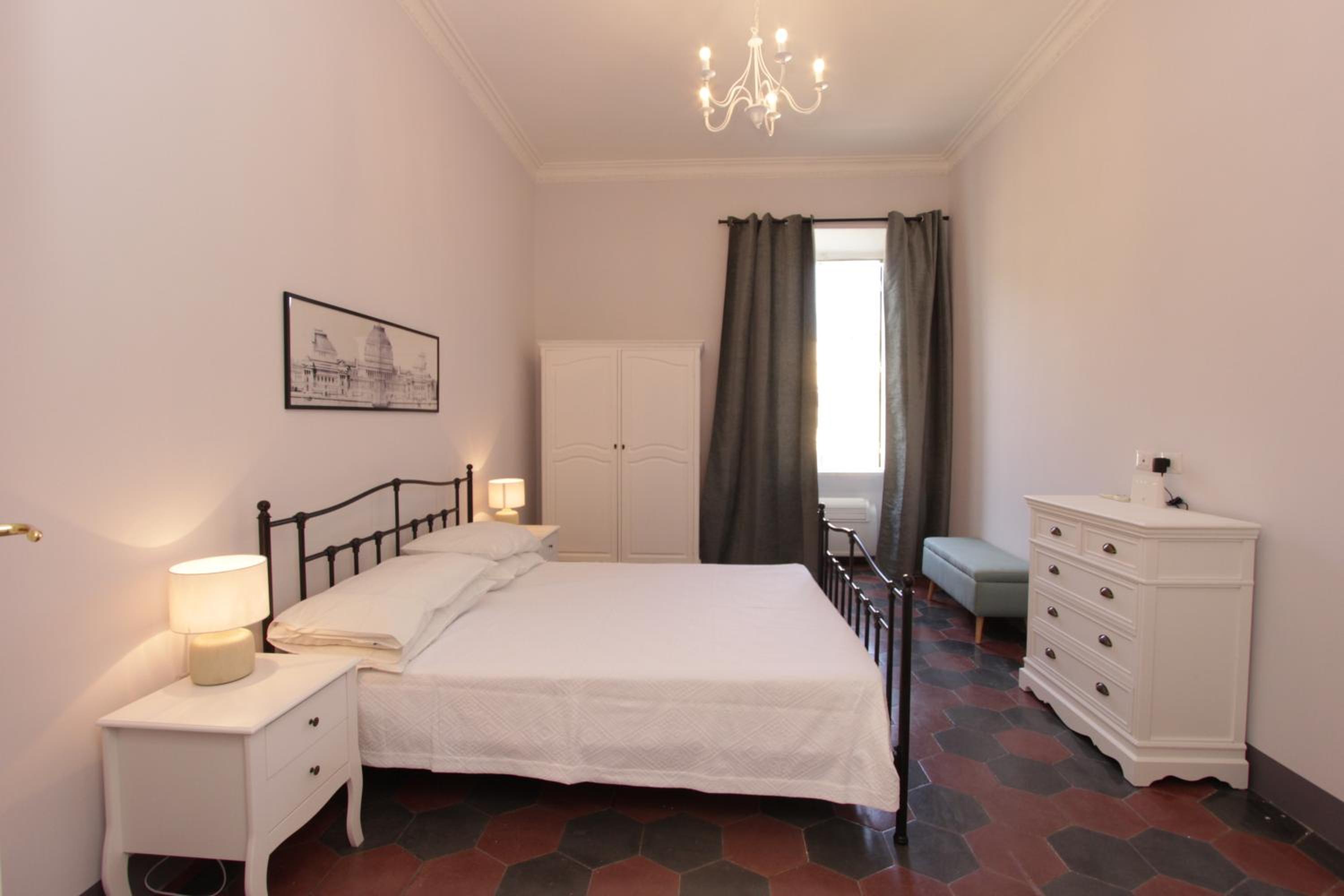 One-Bedroom Deluxe Apartment
