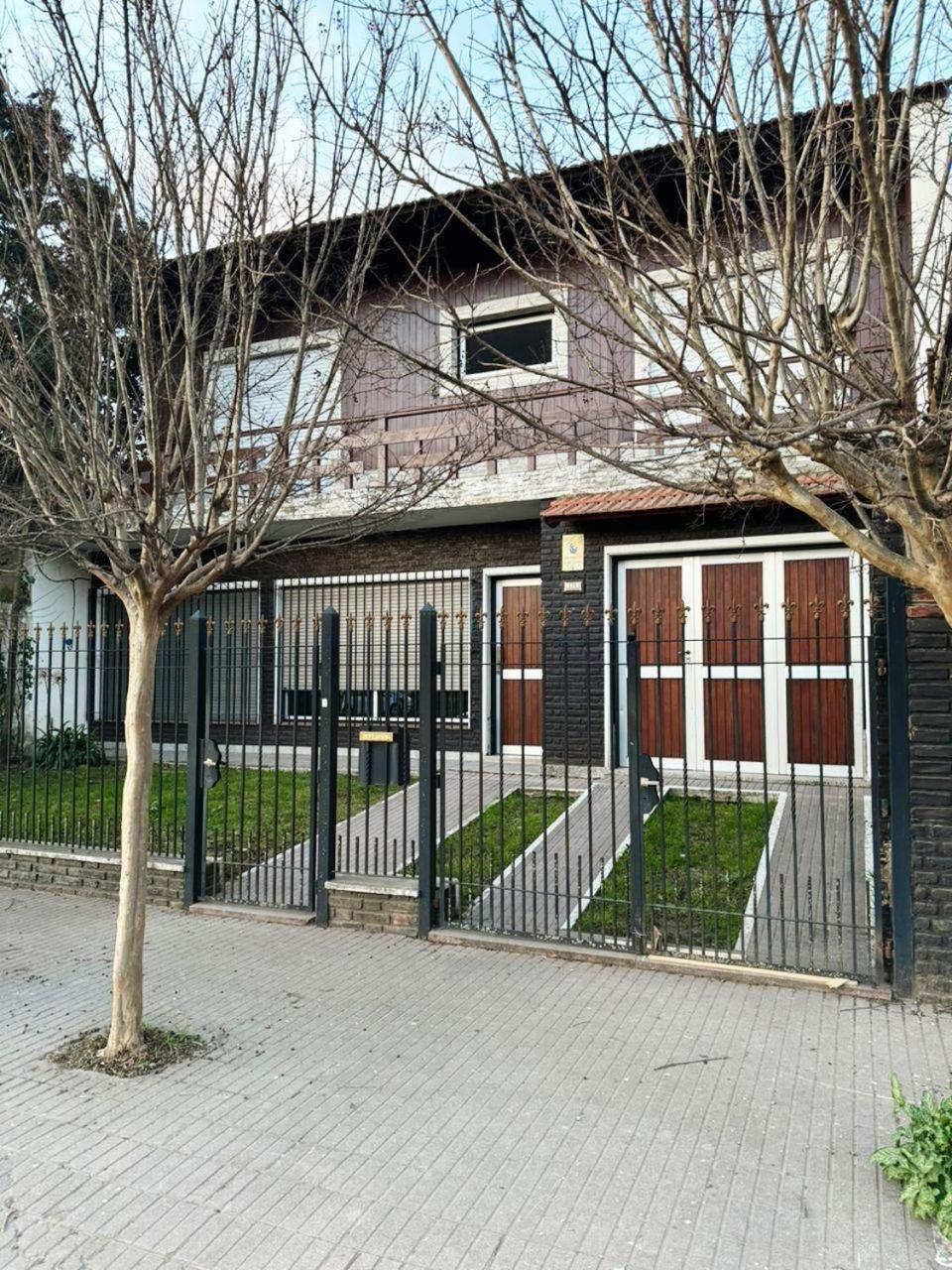 Three-Bedroom House photo 2