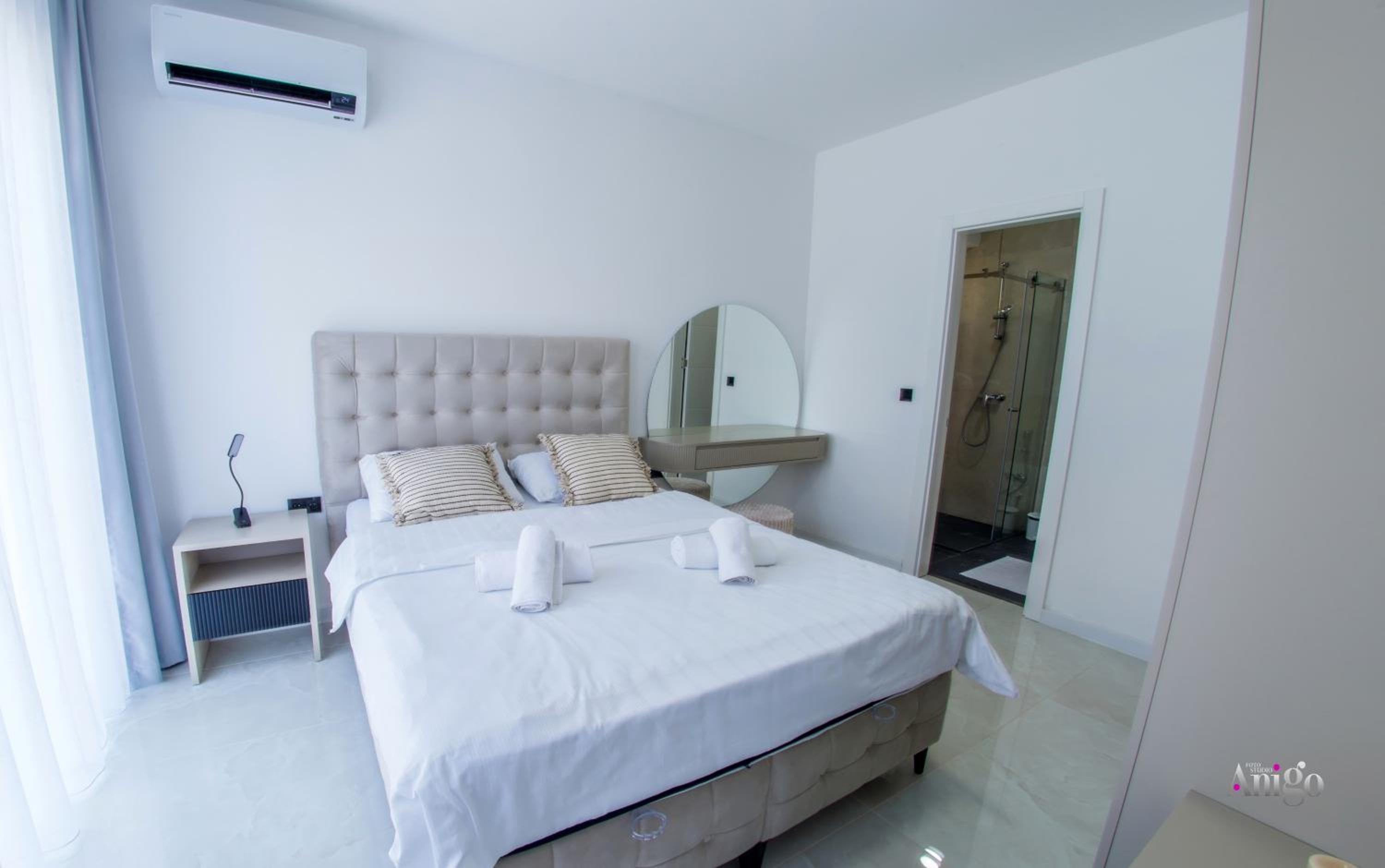 Three-Bedroom Apartment with Lake View