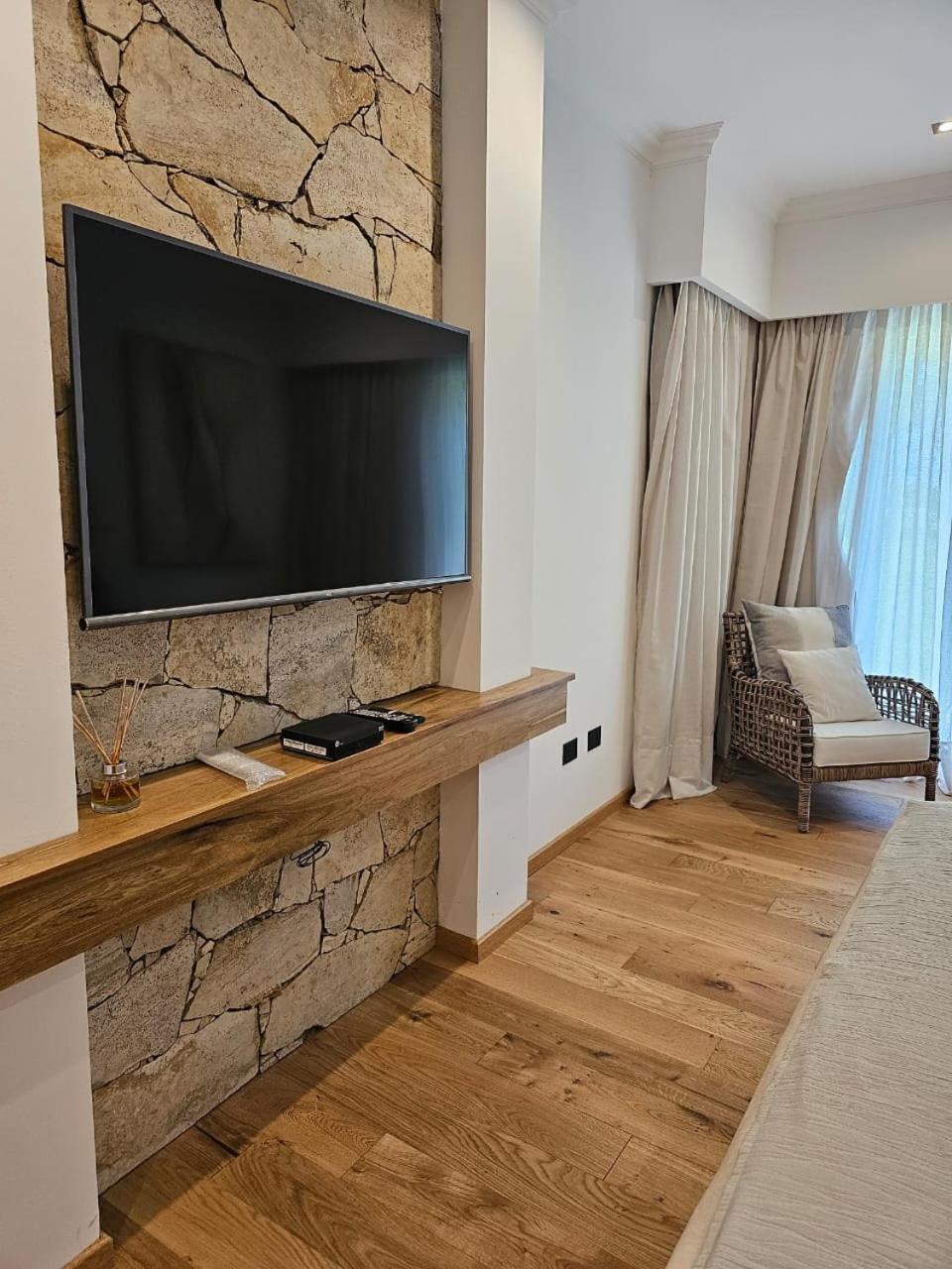 Suite with Hot Tub