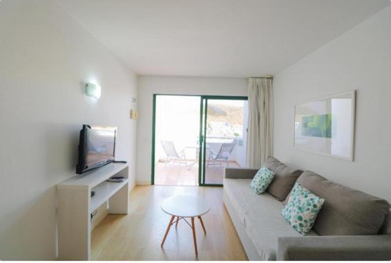 One-Bedroom Apartment with Balcony photo 2