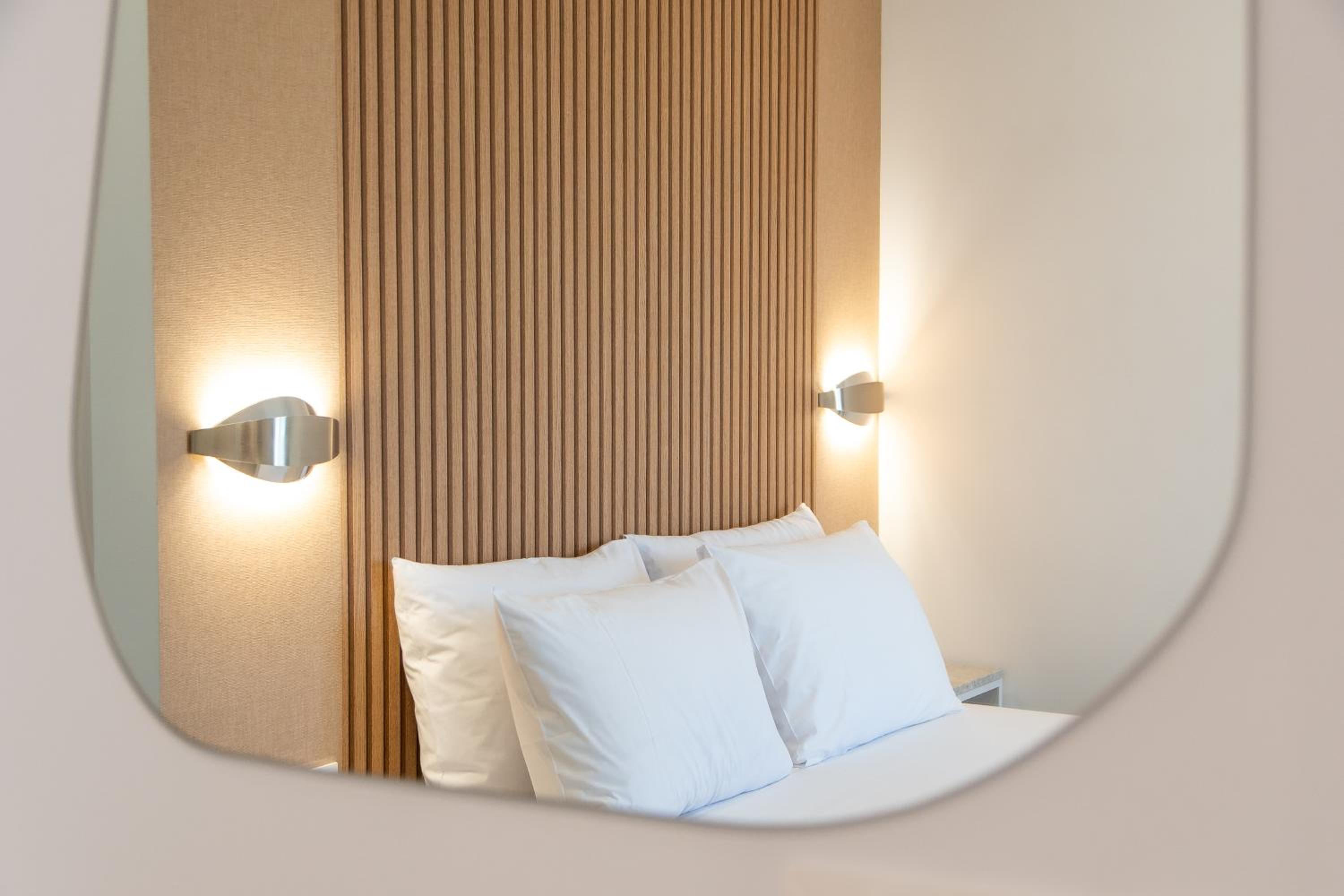 Deluxe Double Room with Balcony and Sea View