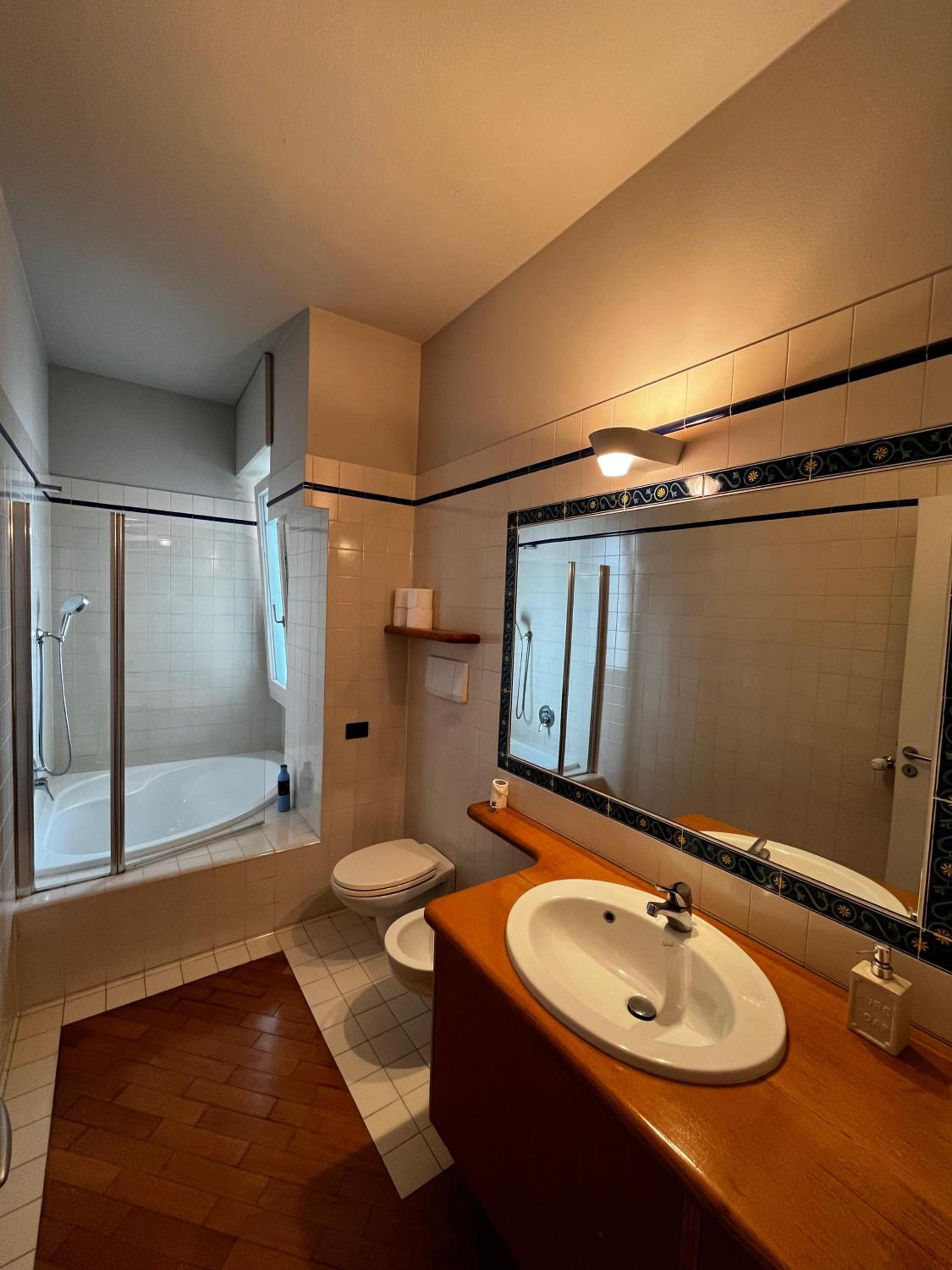One-Bedroom Apartment with Balcony and City View - Photo 22