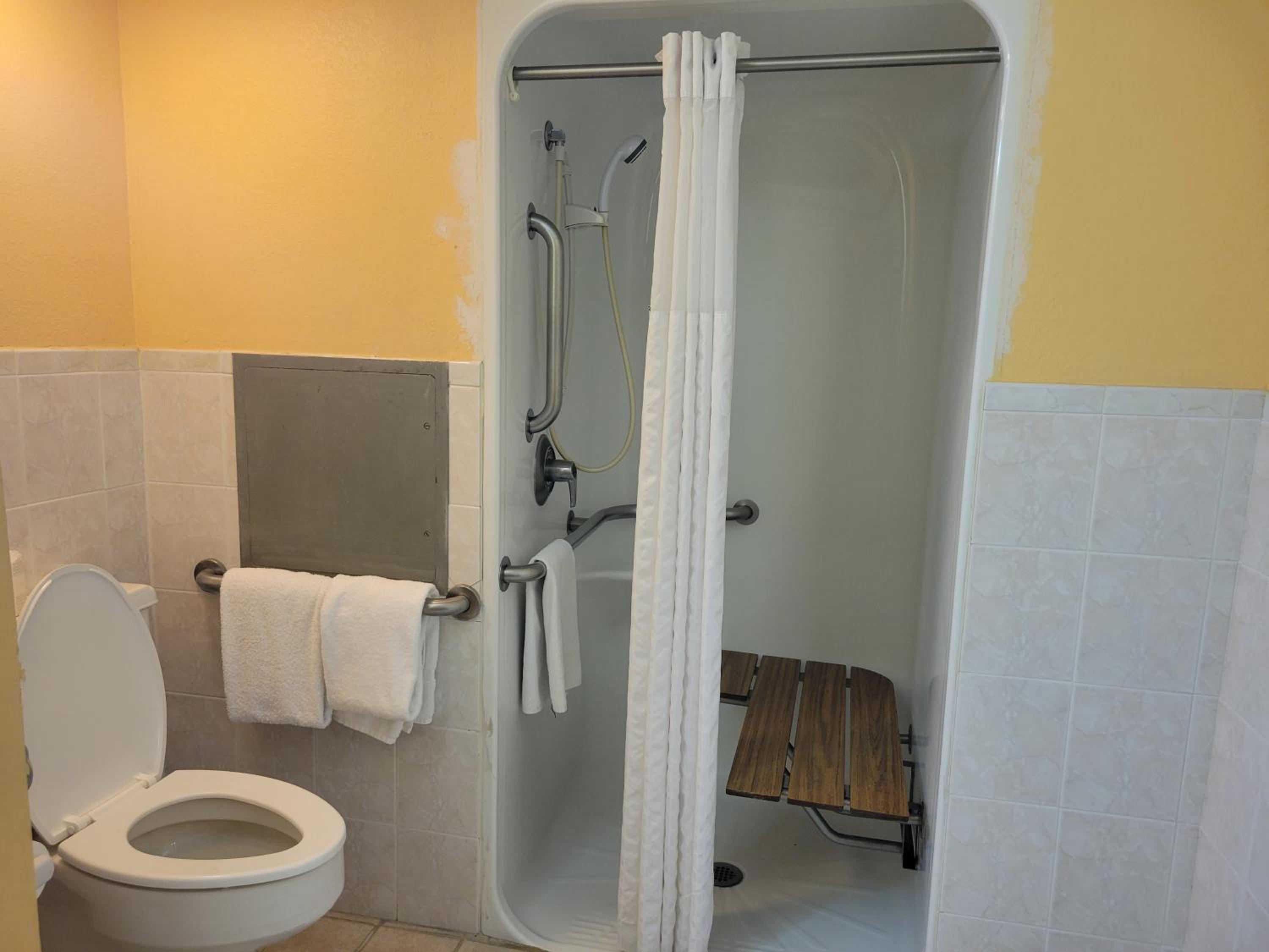 Queen Room - Disability Access/Non-Smoking photo 2