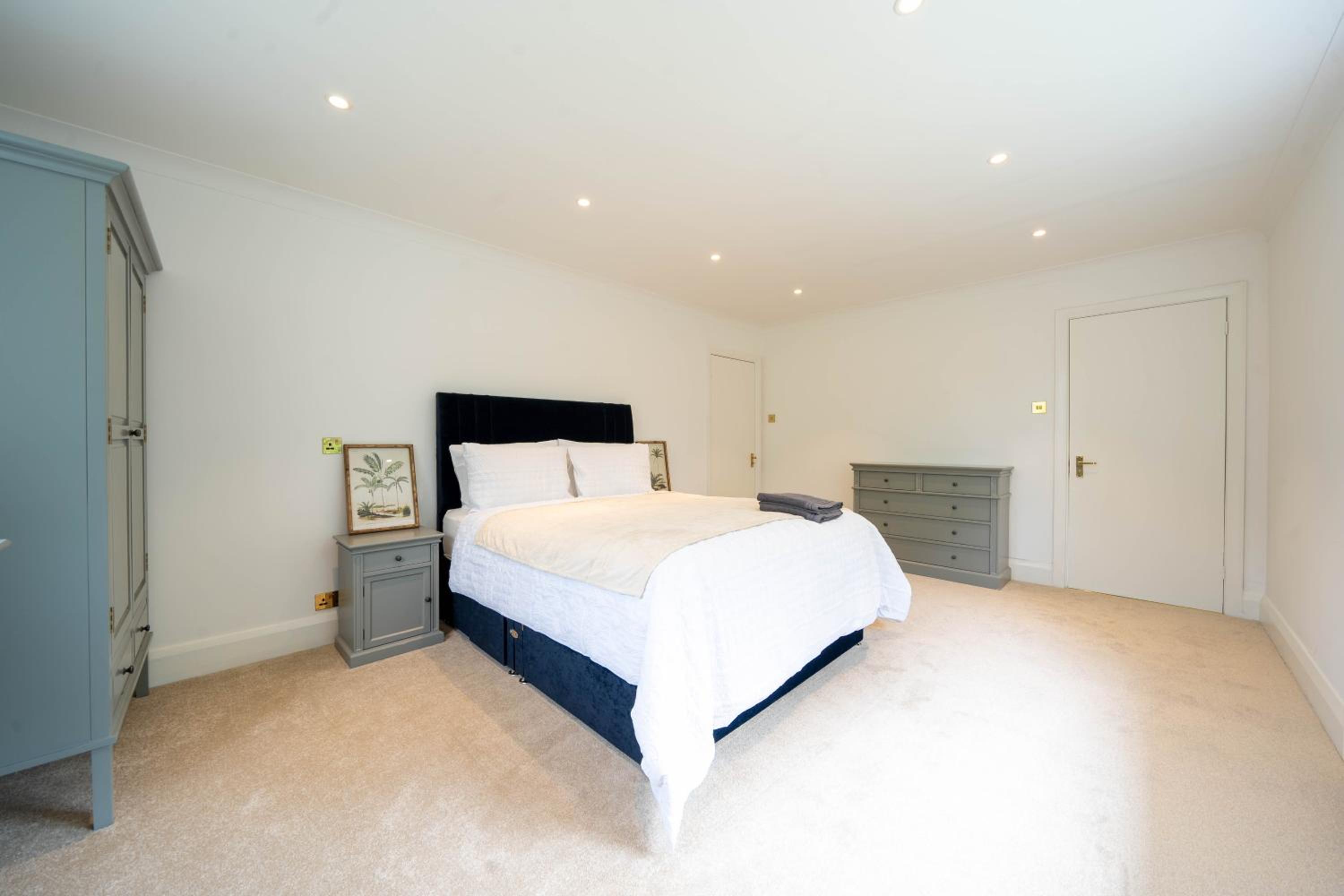 Four-Bedroom House photo 1