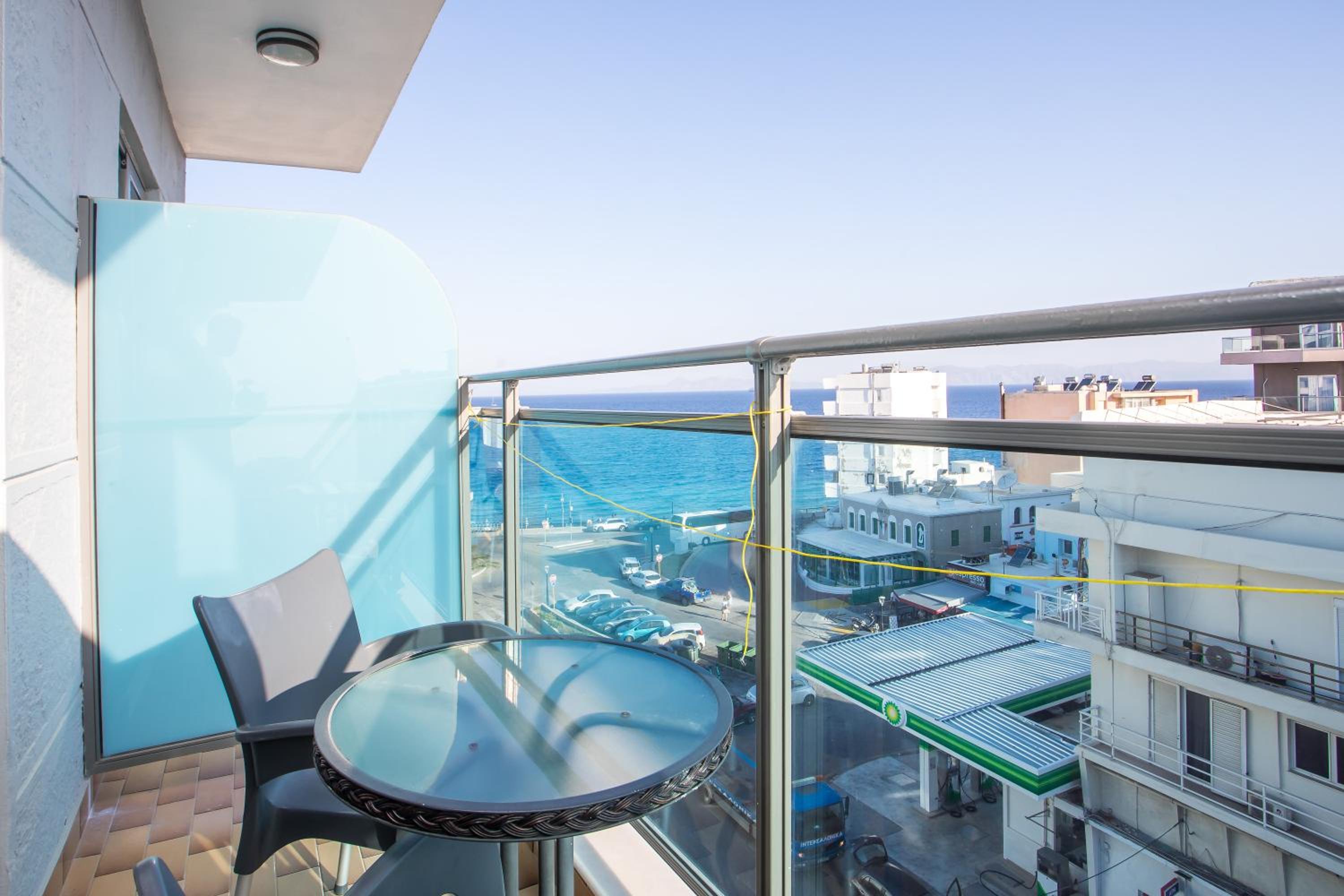 Twin Room with Side Sea View - Photo 2