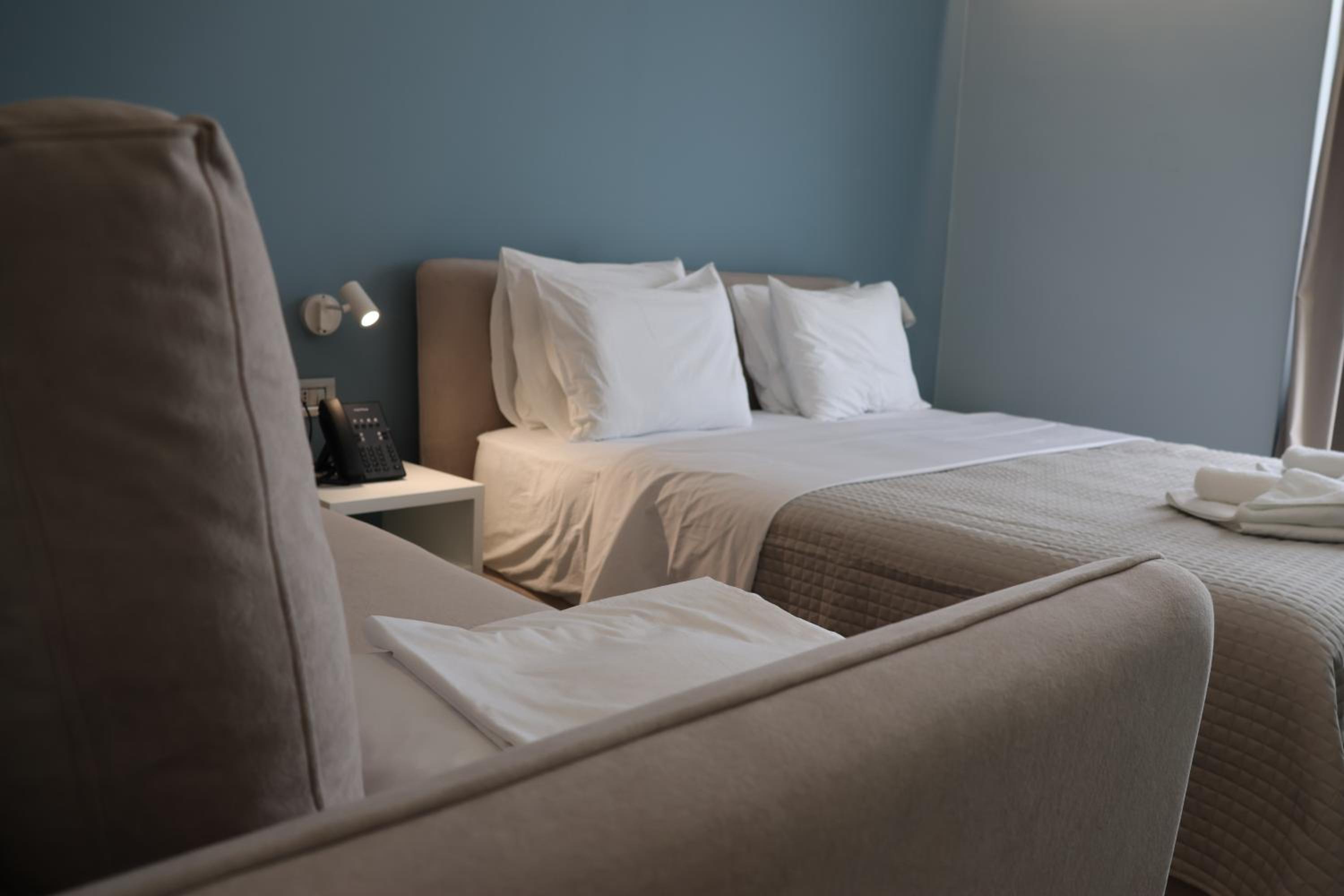 Deluxe Double Room with Side Sea View