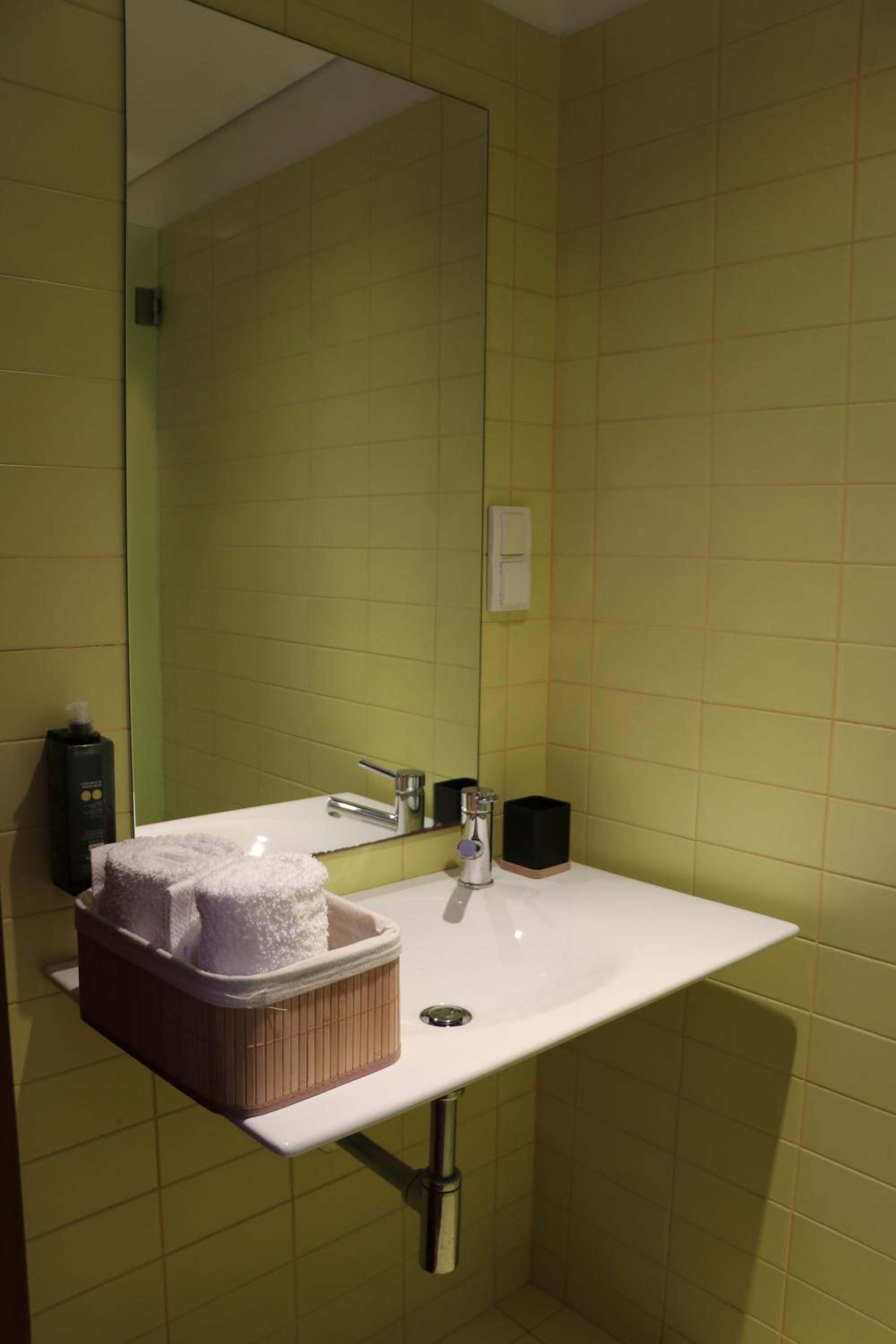 Suite - Photo 10