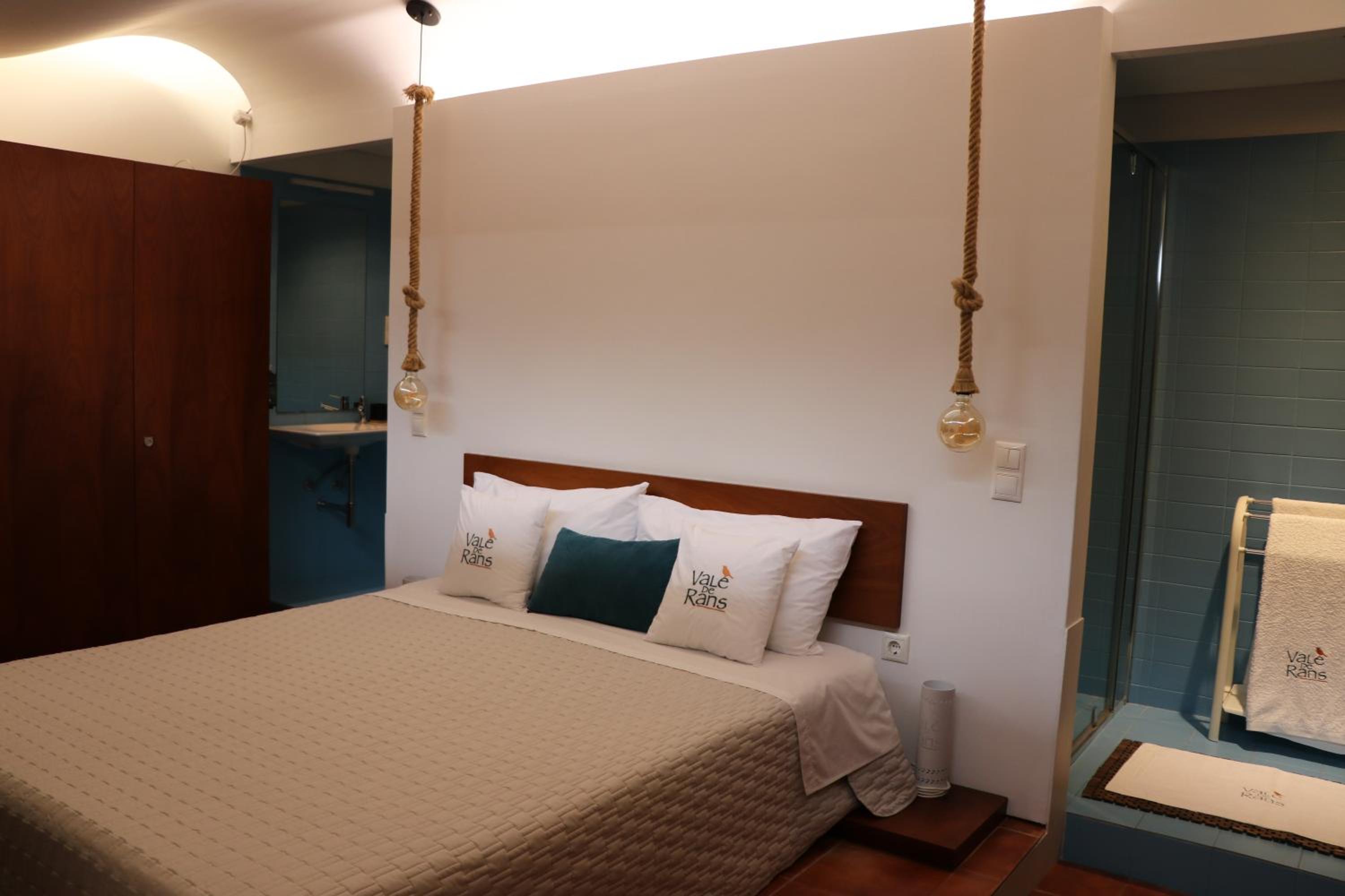 Suite - Photo 25