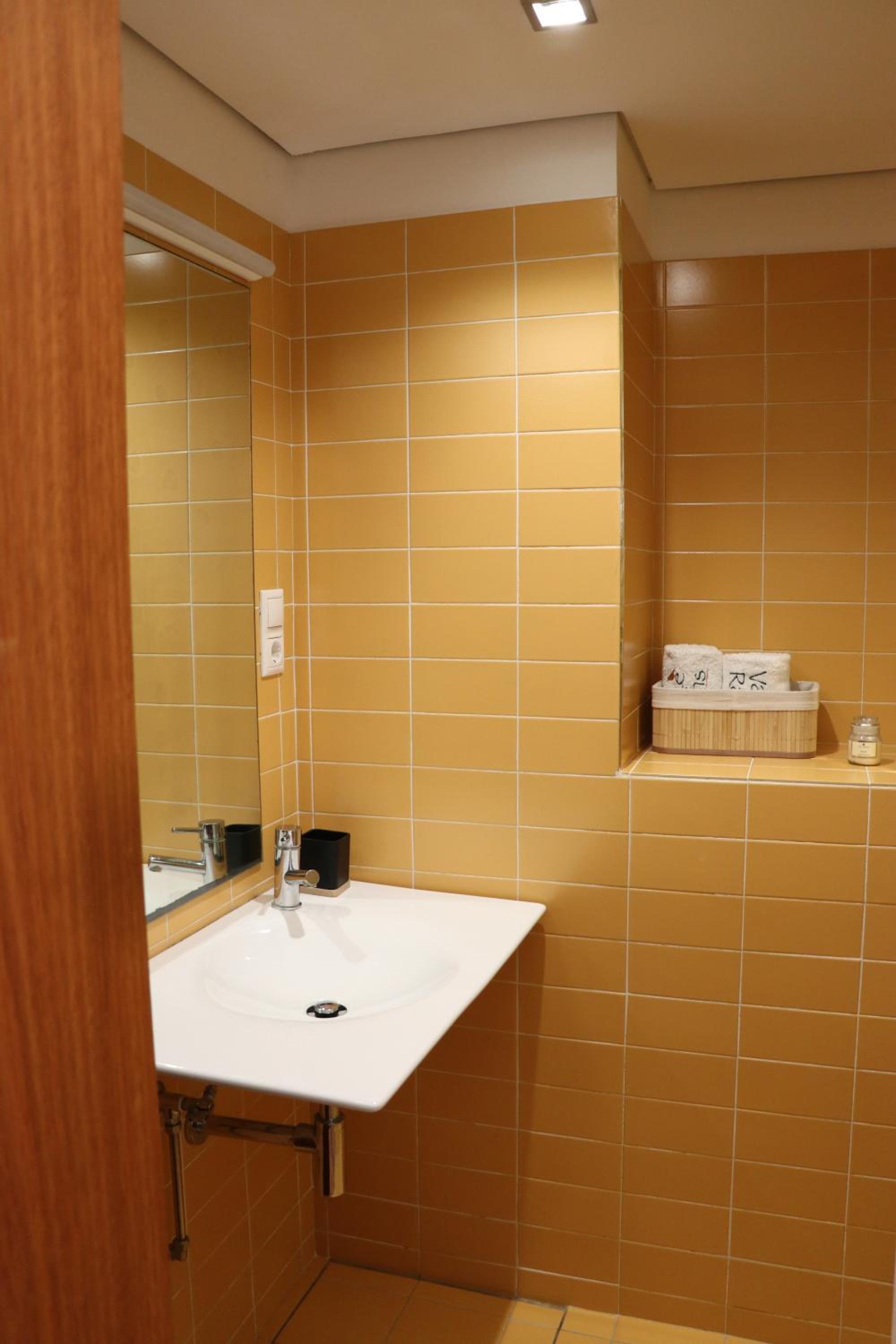 Suite - Photo 9