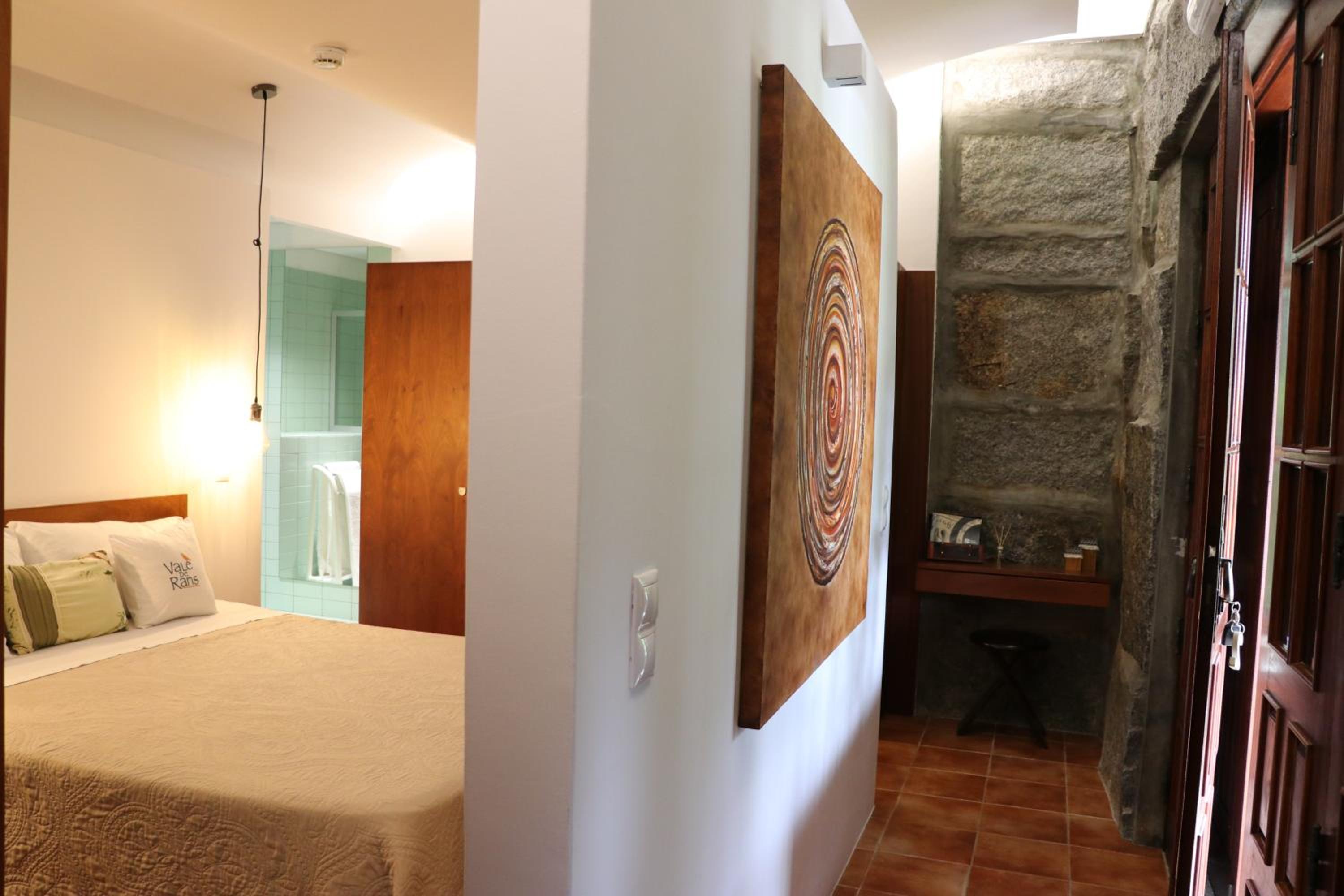 Suite - Photo 23