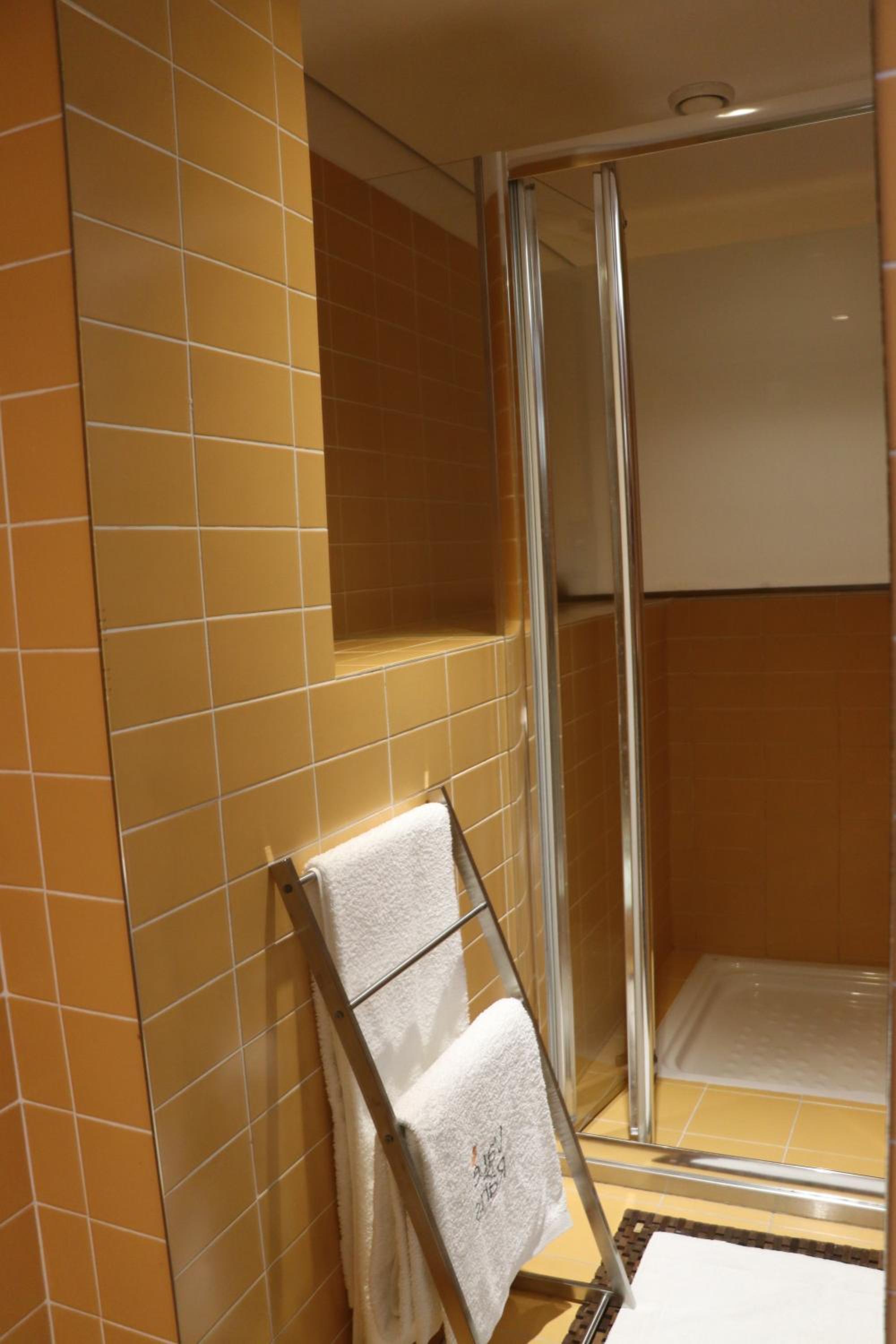 Suite - Photo 7