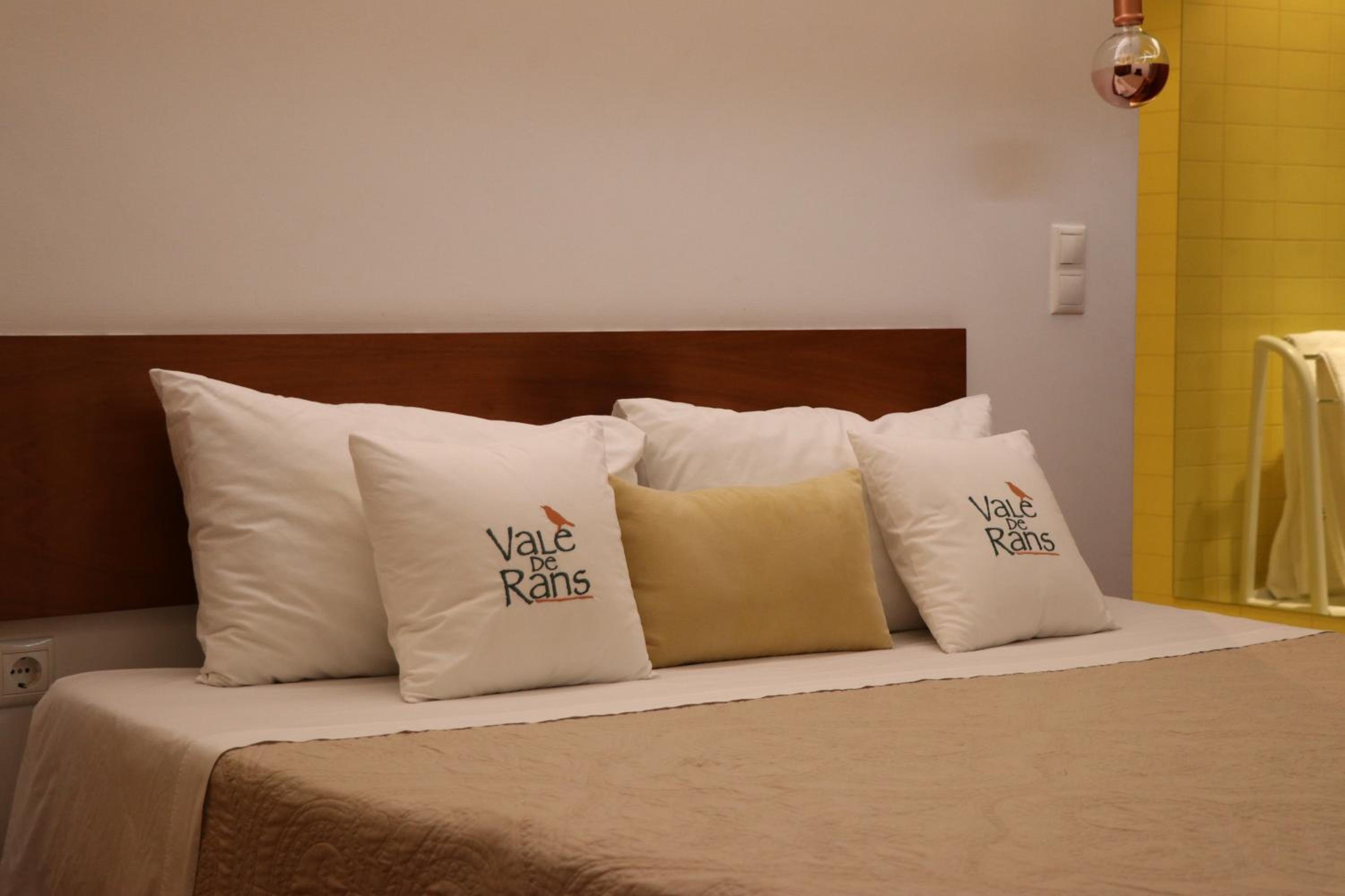Suite - Photo 13