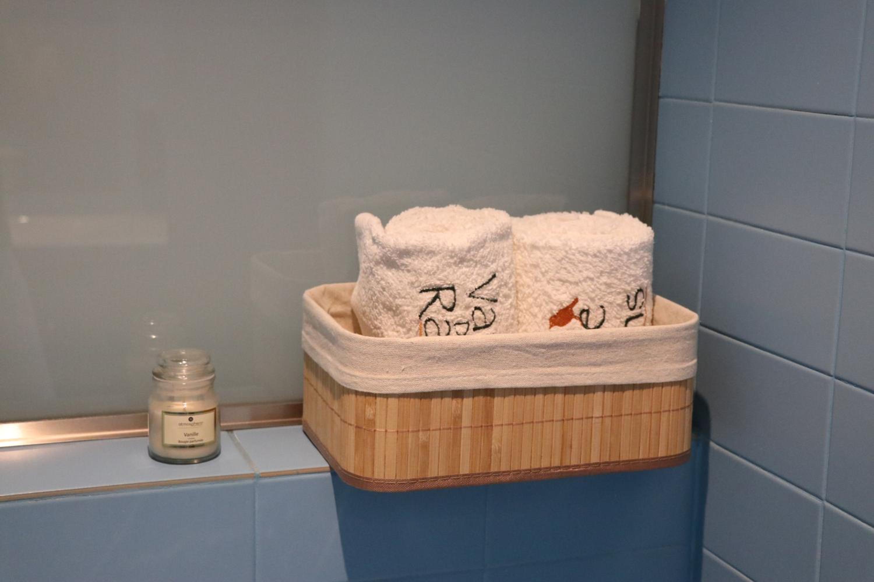 Suite - Photo 11