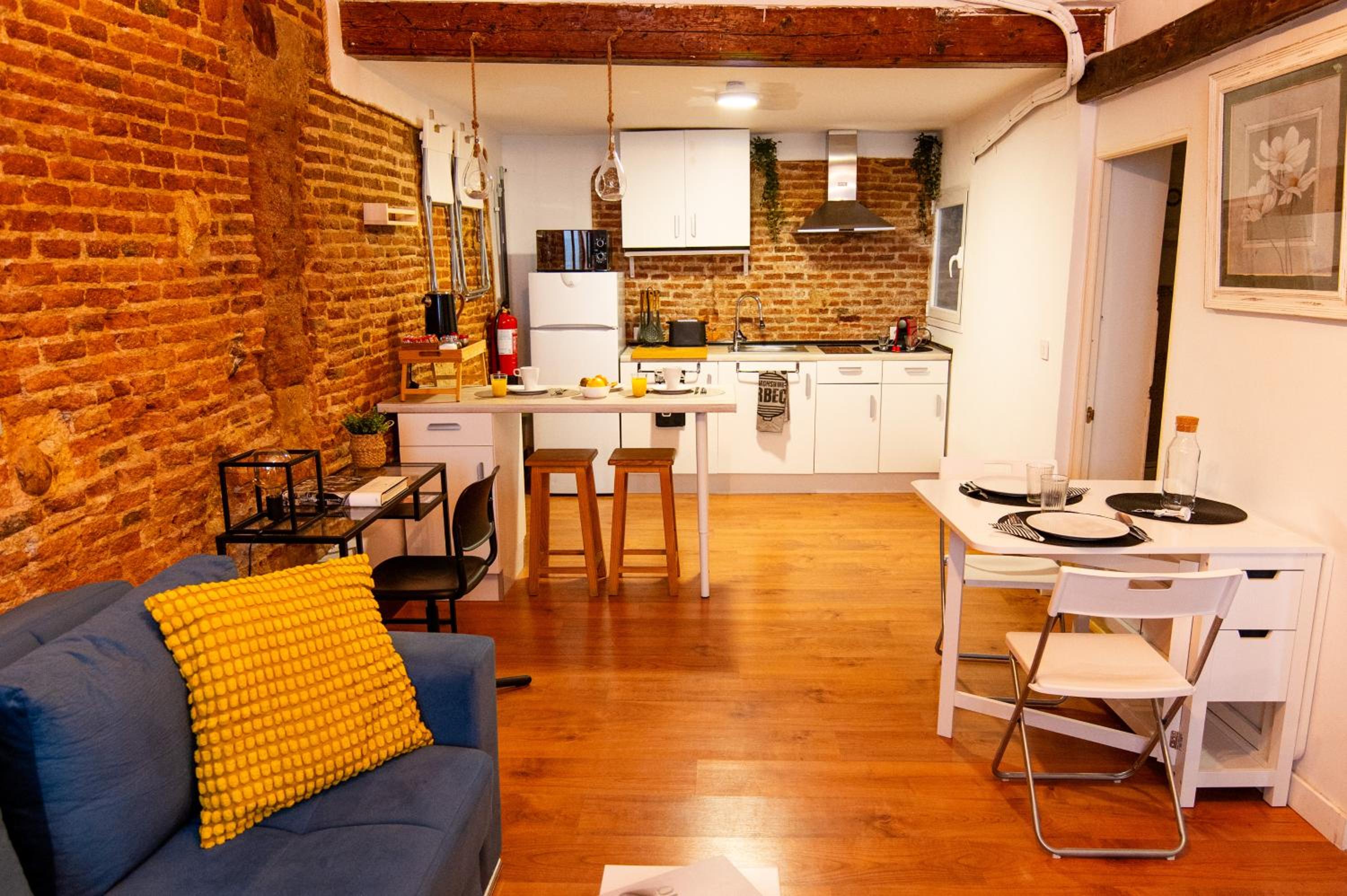 One-Bedroom Apartment photo 2