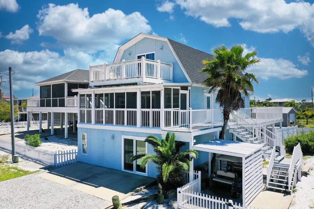 Five-Bedroom House photo 2