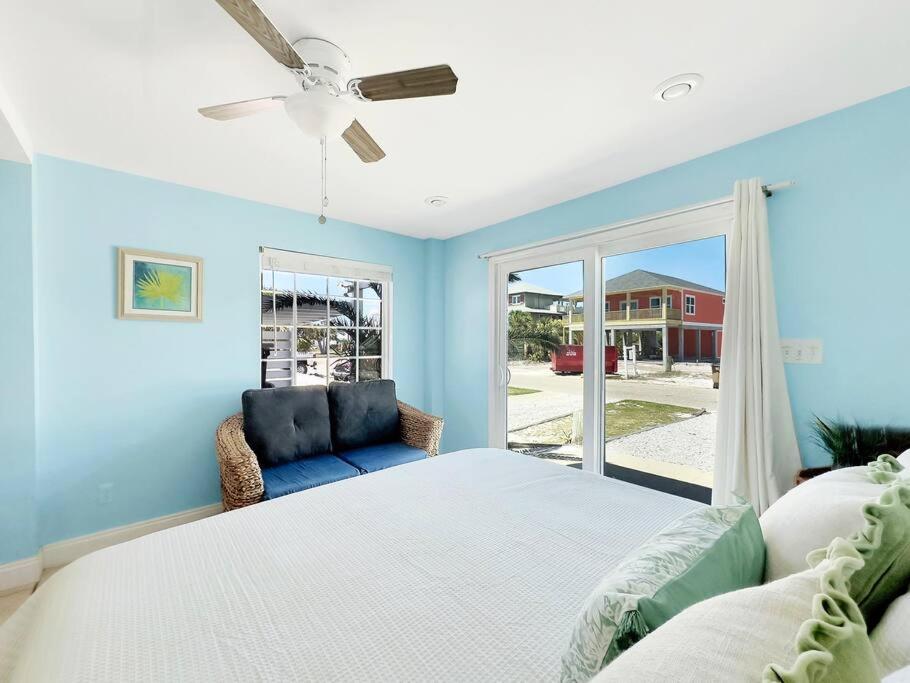 Five-Bedroom House photo 1