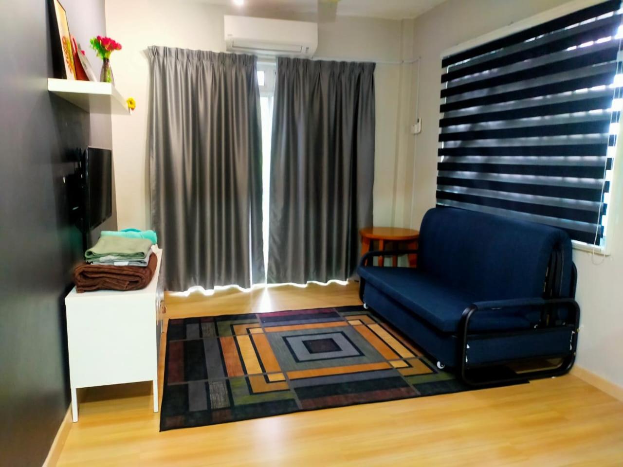 One-Bedroom Apartment photo 1