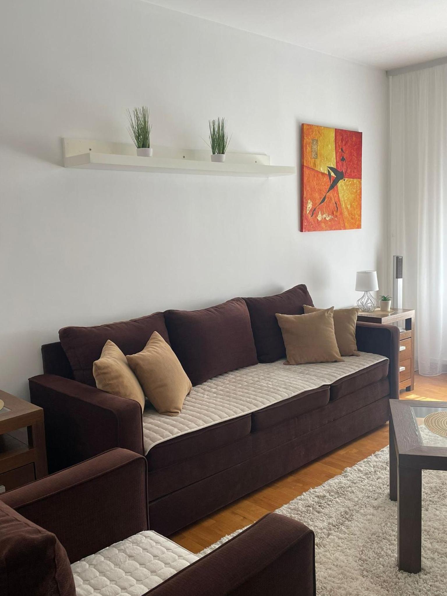 One-Bedroom Apartment photo 1