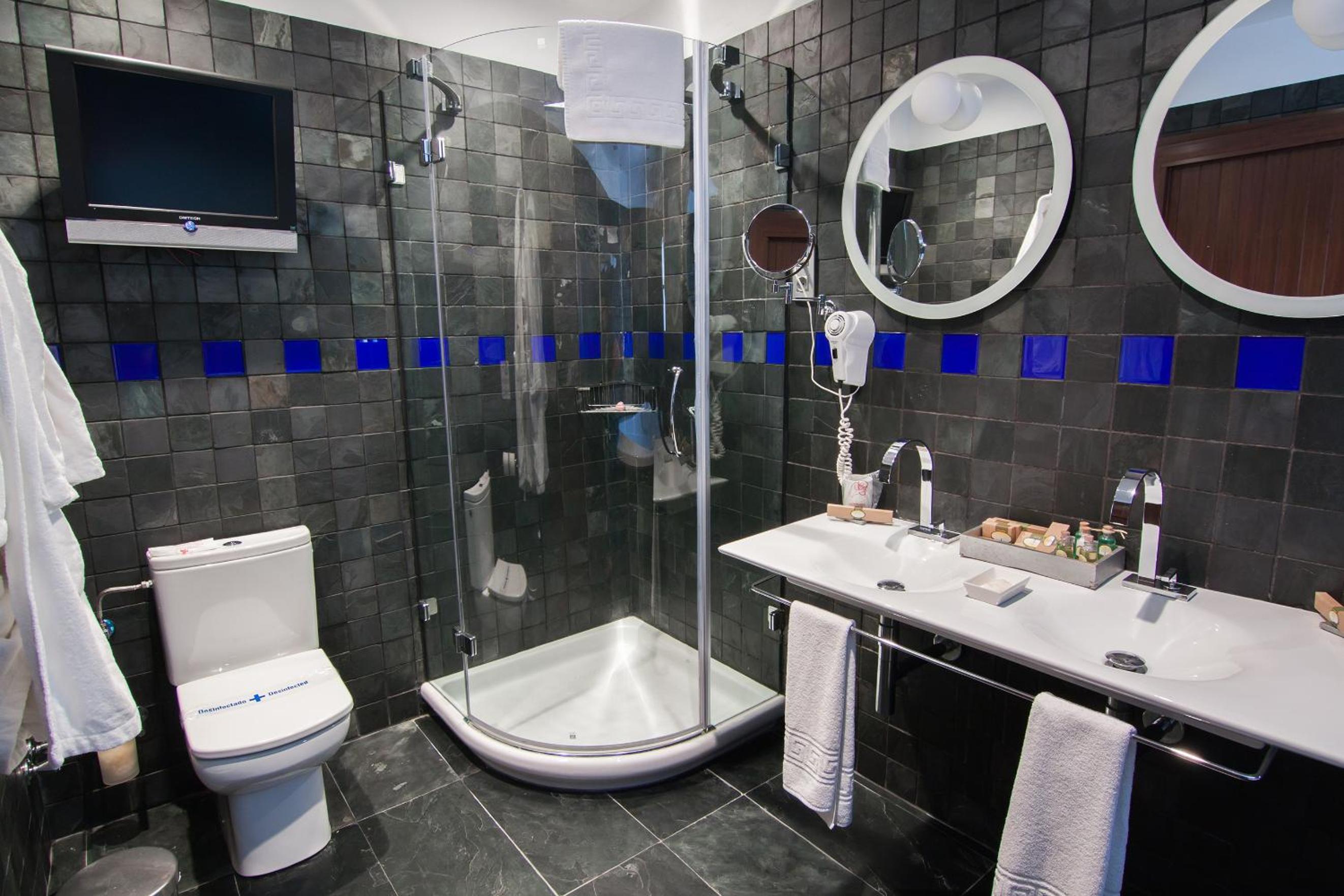 Superior Double Room with Jacuzzi - Photo 6