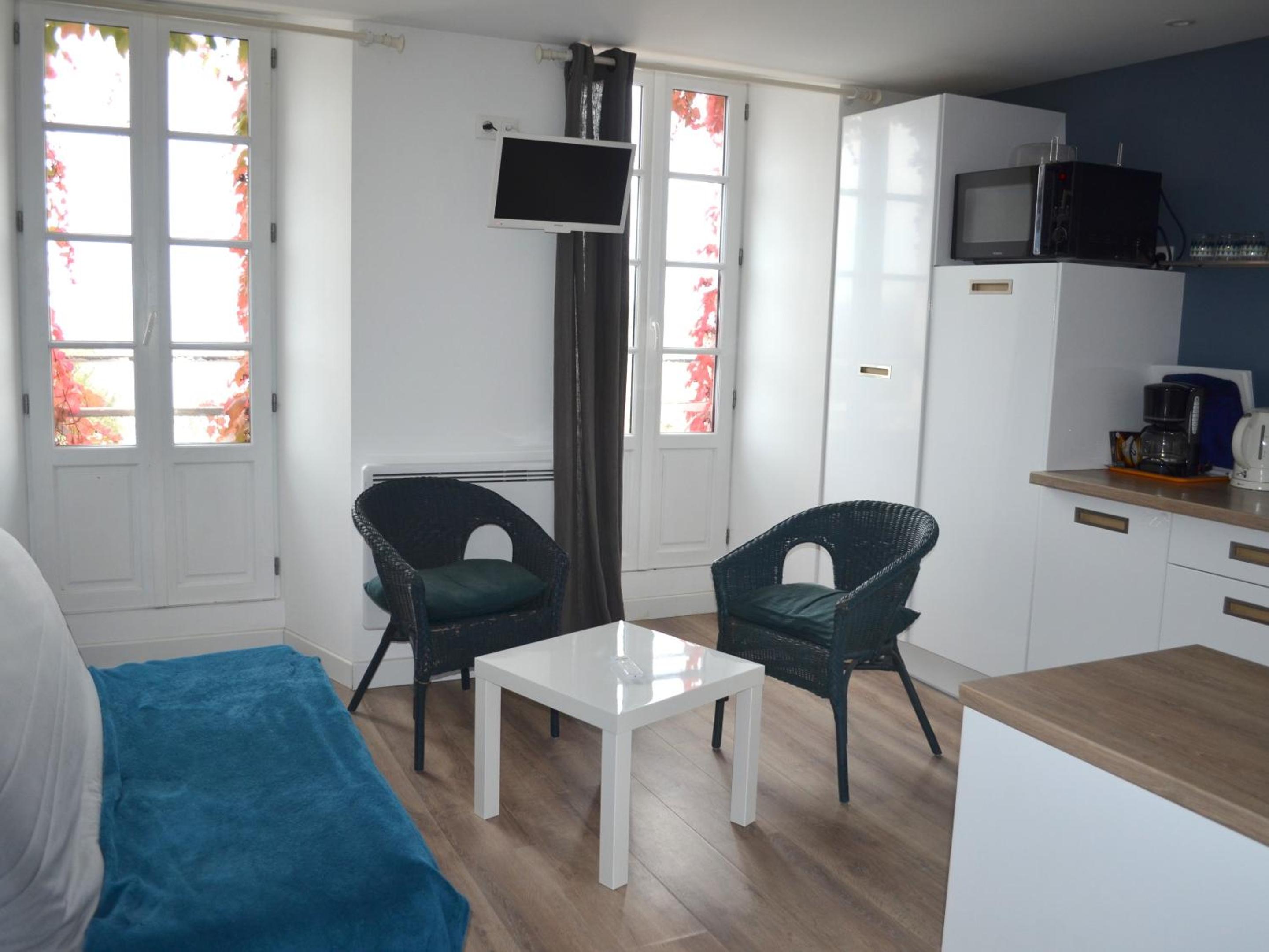 One-Bedroom Apartment with Sea View photo 1