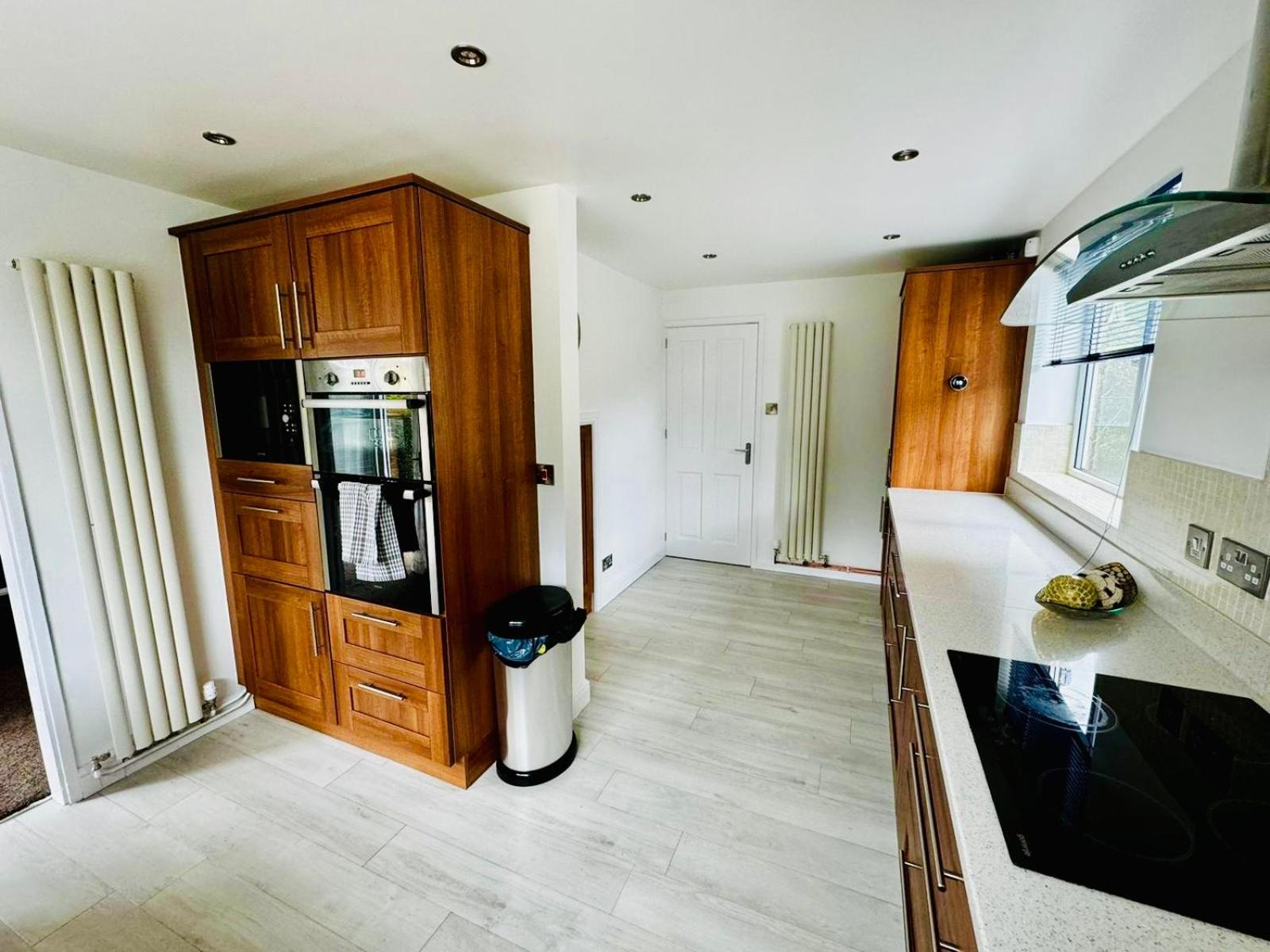 Three-Bedroom House photo 3