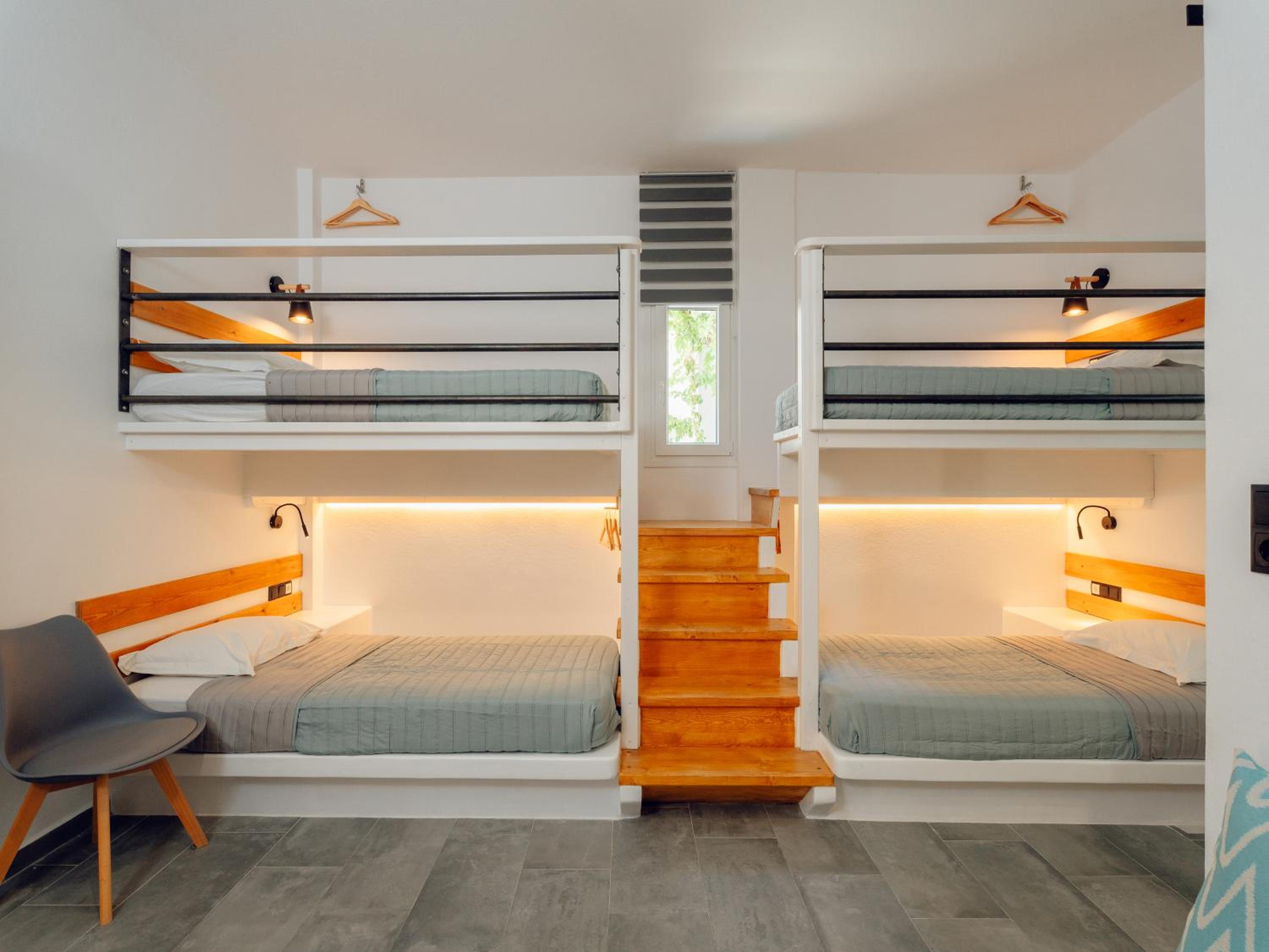 Quadruple Room with Private Bathroom photo 3