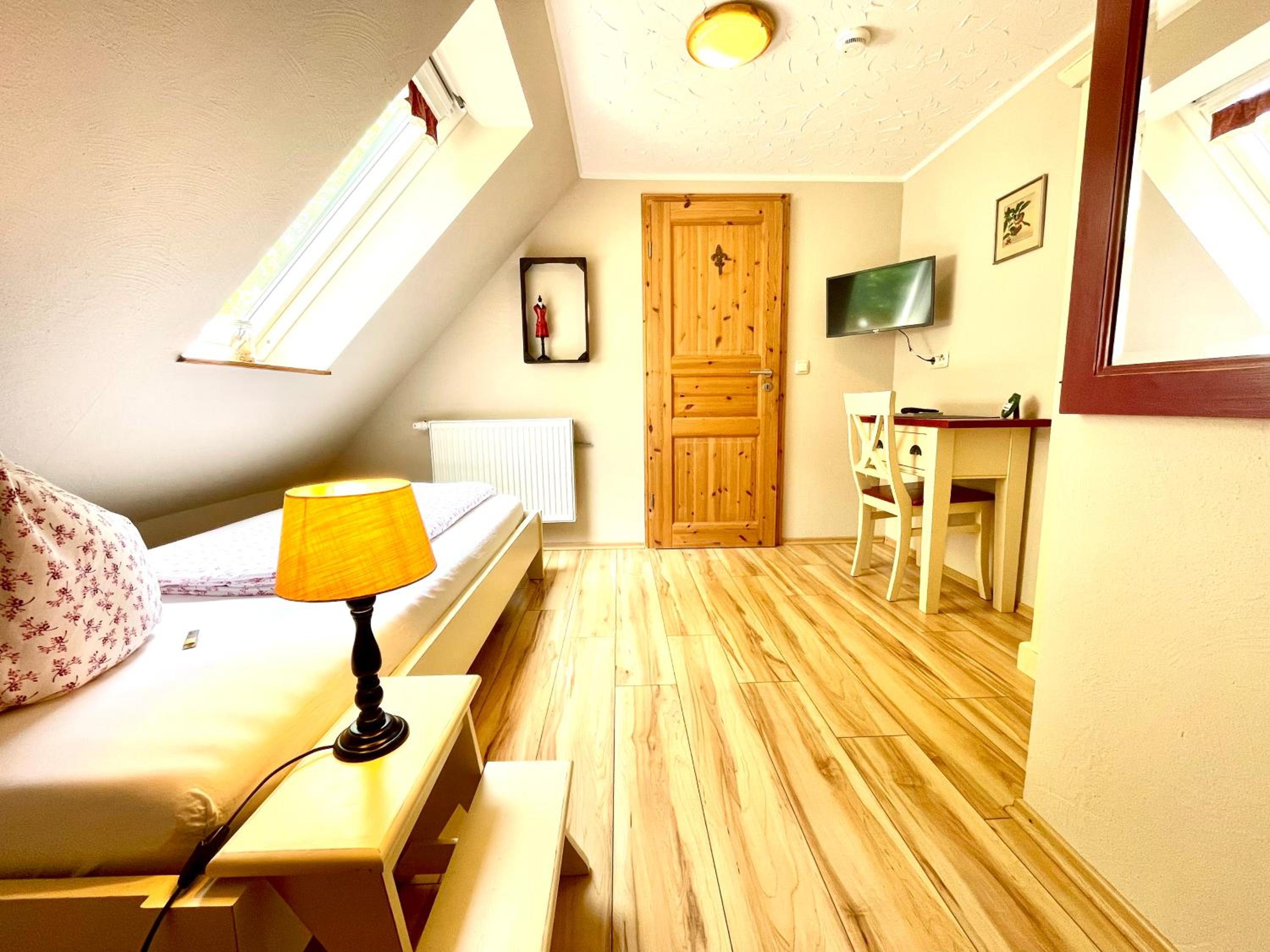 Small Single Room photo 1