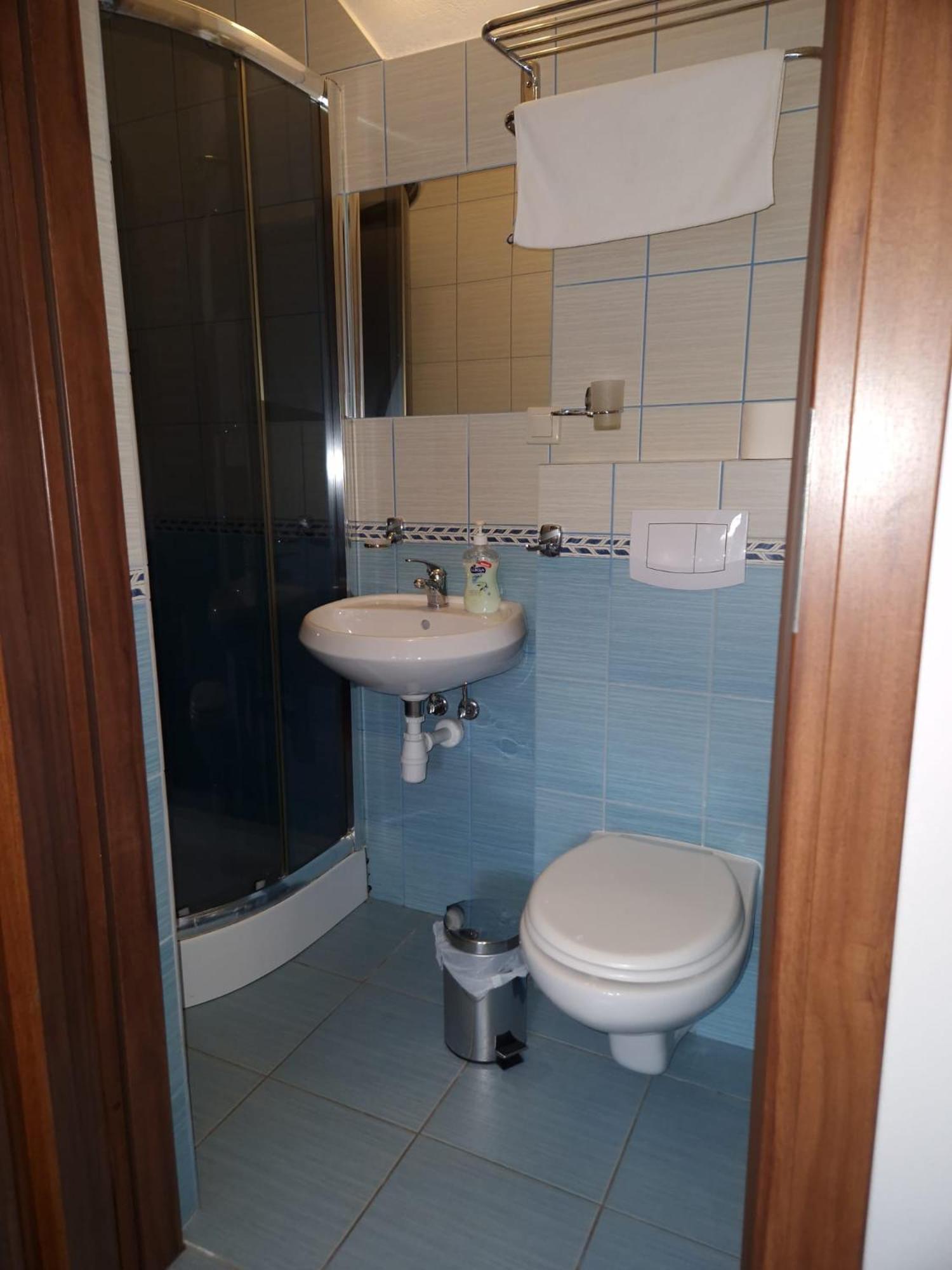 Single Room with Bathroom photo 2