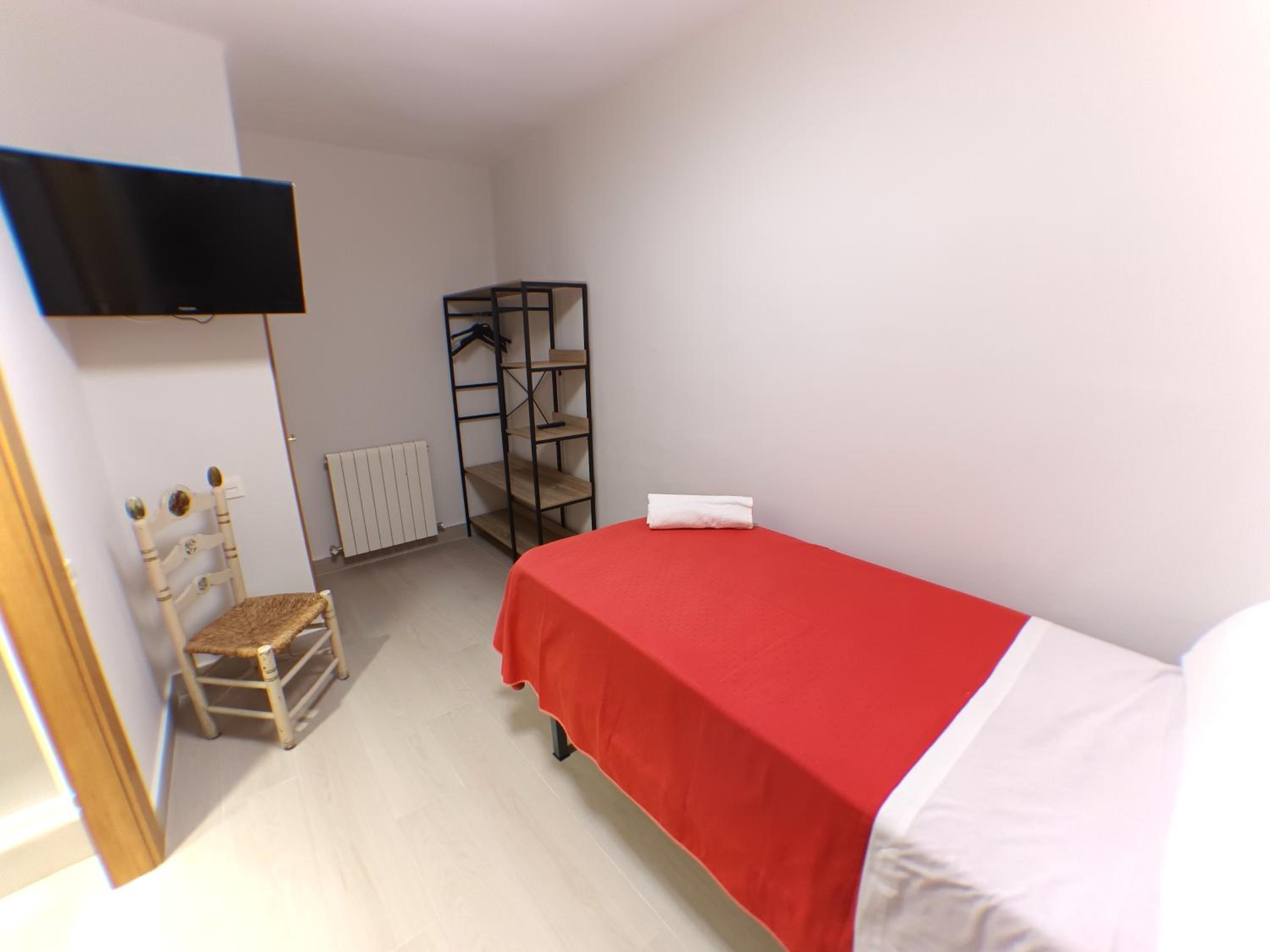 Single Room with Private Bathroom photo 2