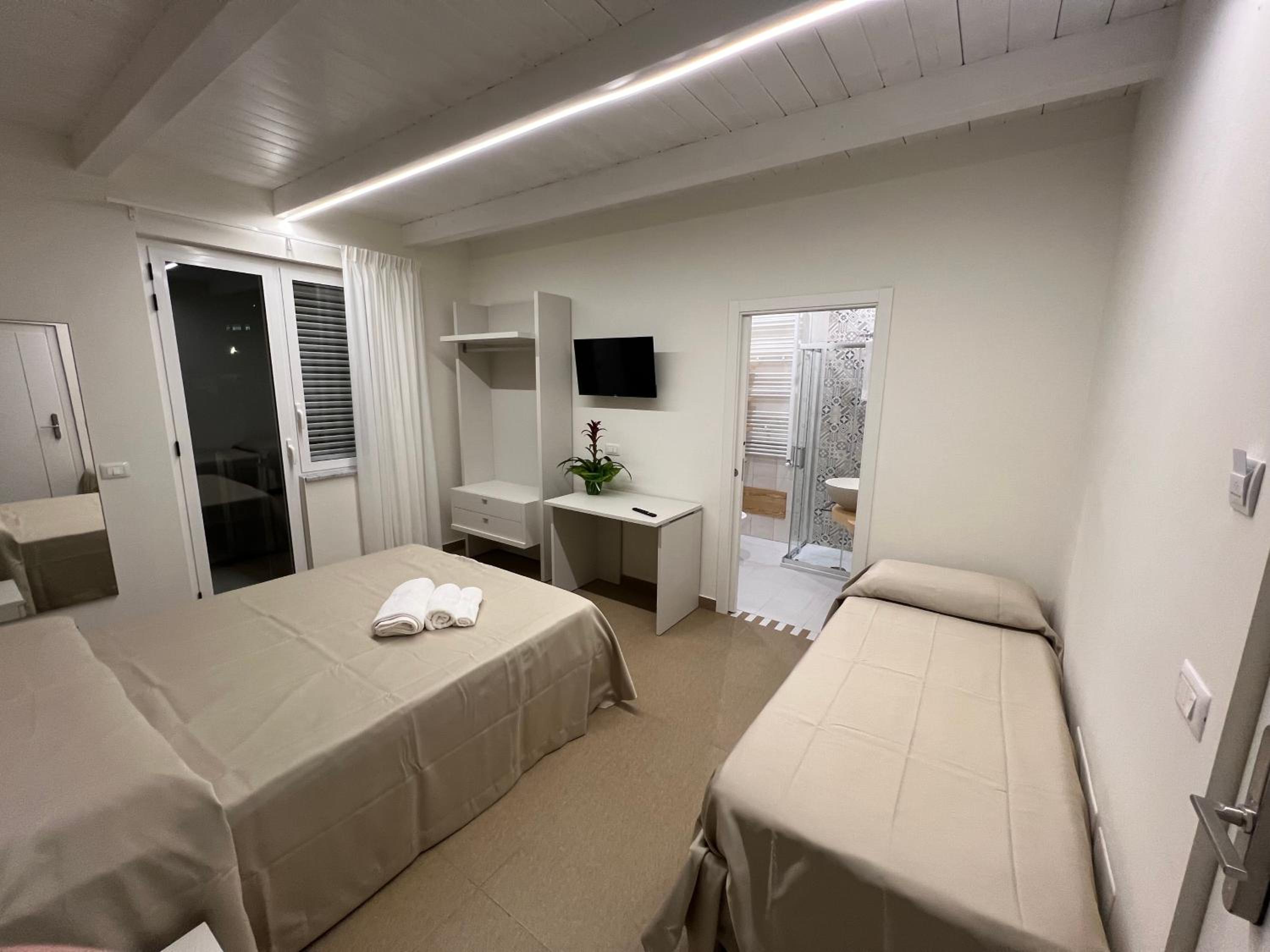 Deluxe Double or Twin Room with Balcony photo 1