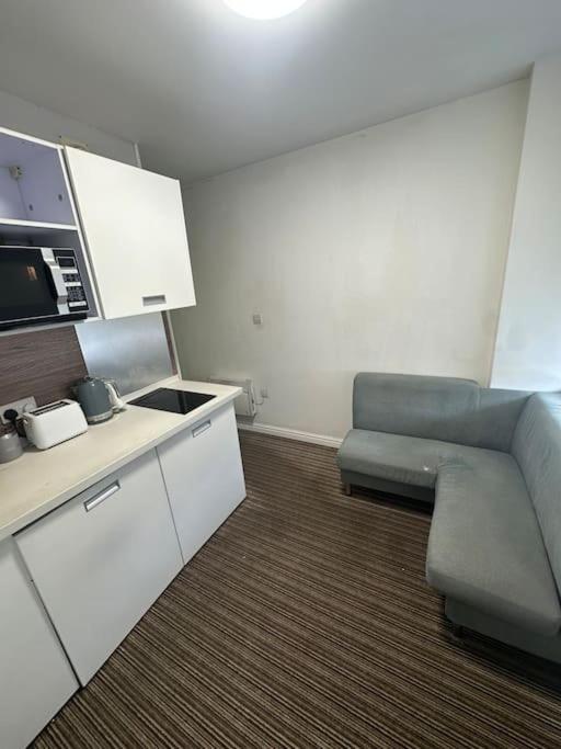 One-Bedroom Apartment photo 2