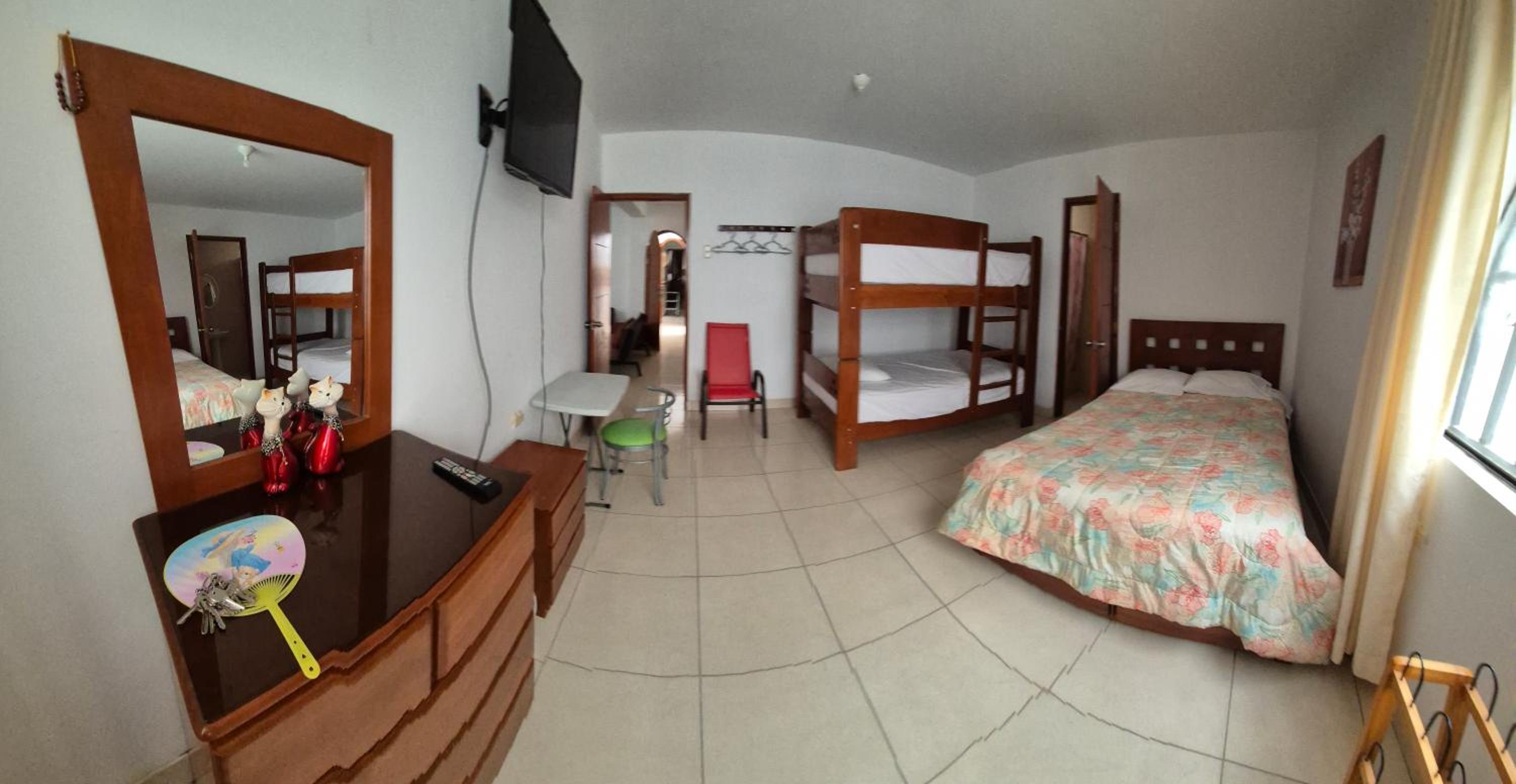 Quadruple Room with Private Bathroom photo 2