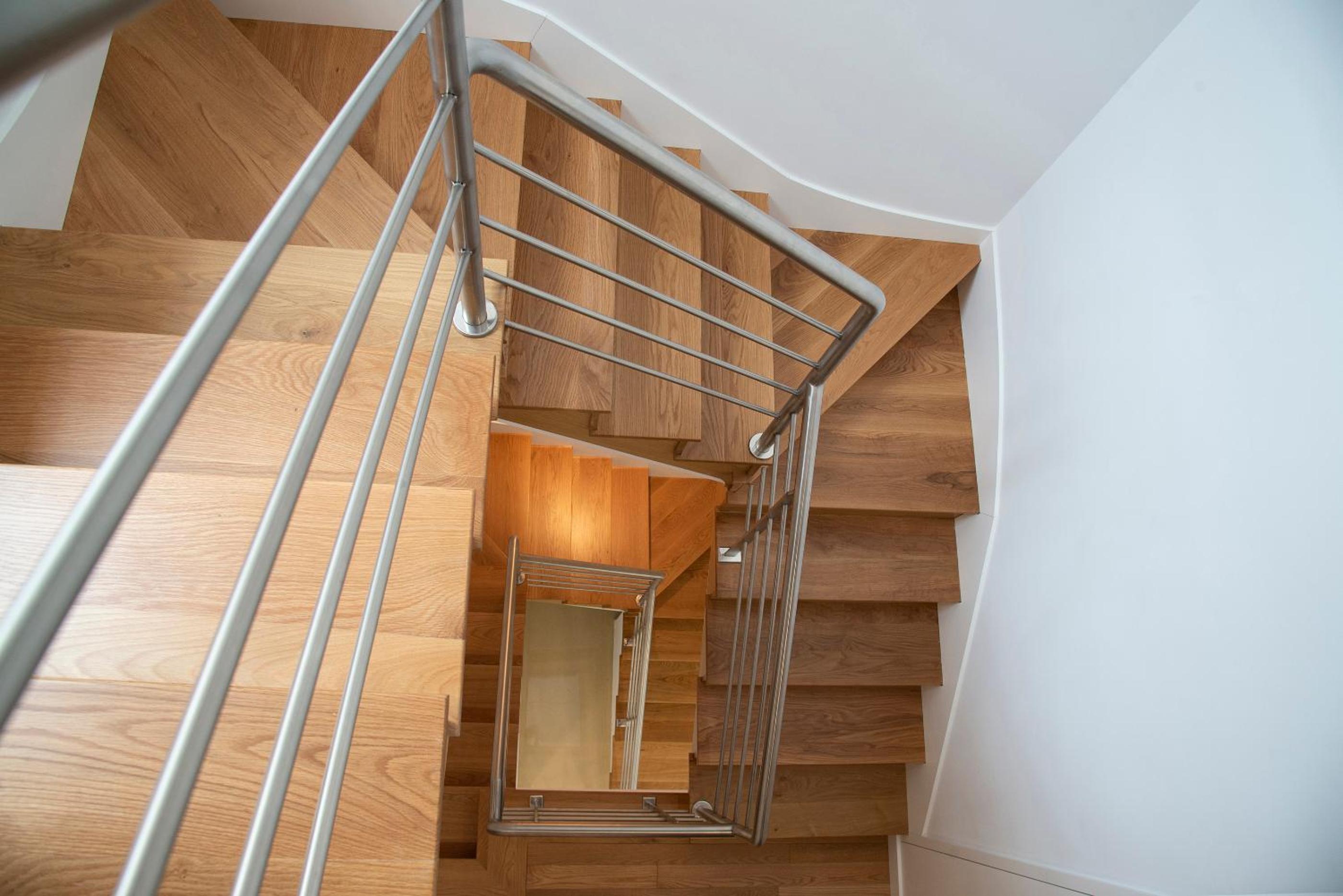 Five-Bedroom House photo 2